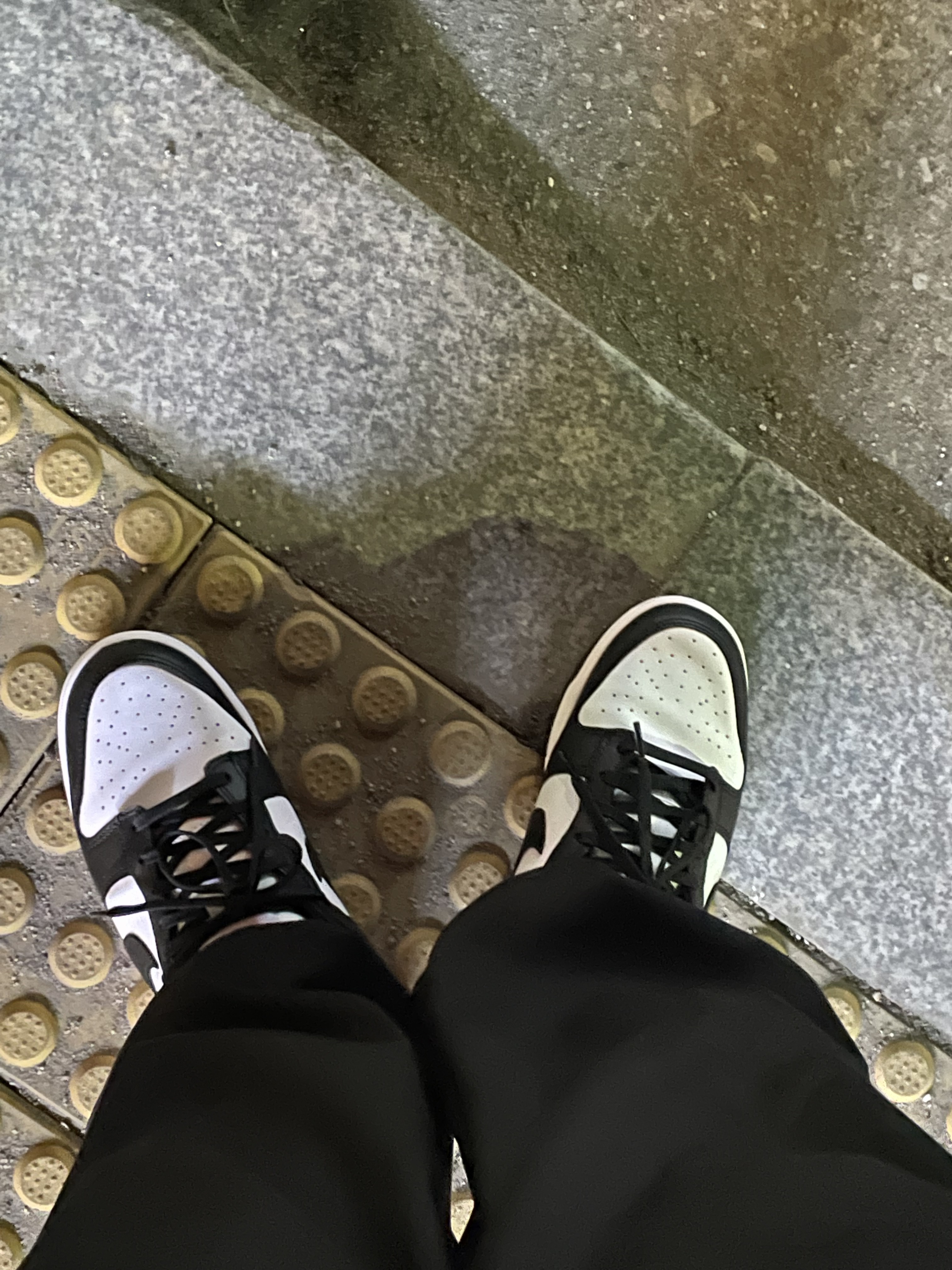 Nike Dunk Low Retro Black 착용 스타일 - 1