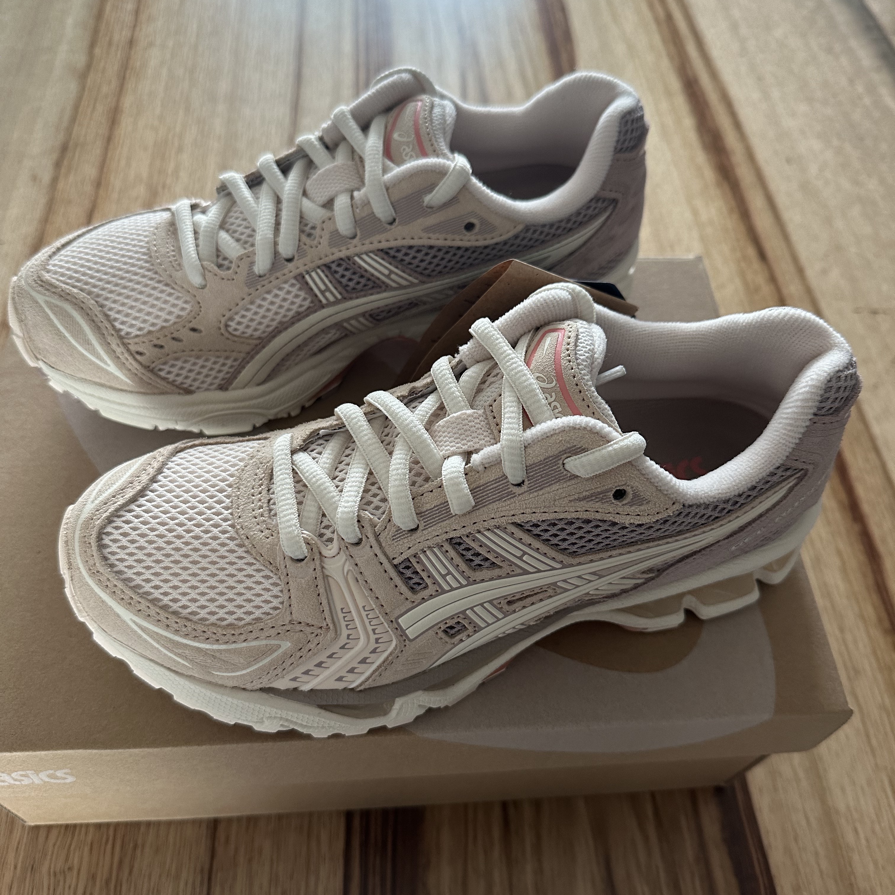 (W) Asics Gel-Kayano 14 White Peach Cream 착용 스타일 - 1