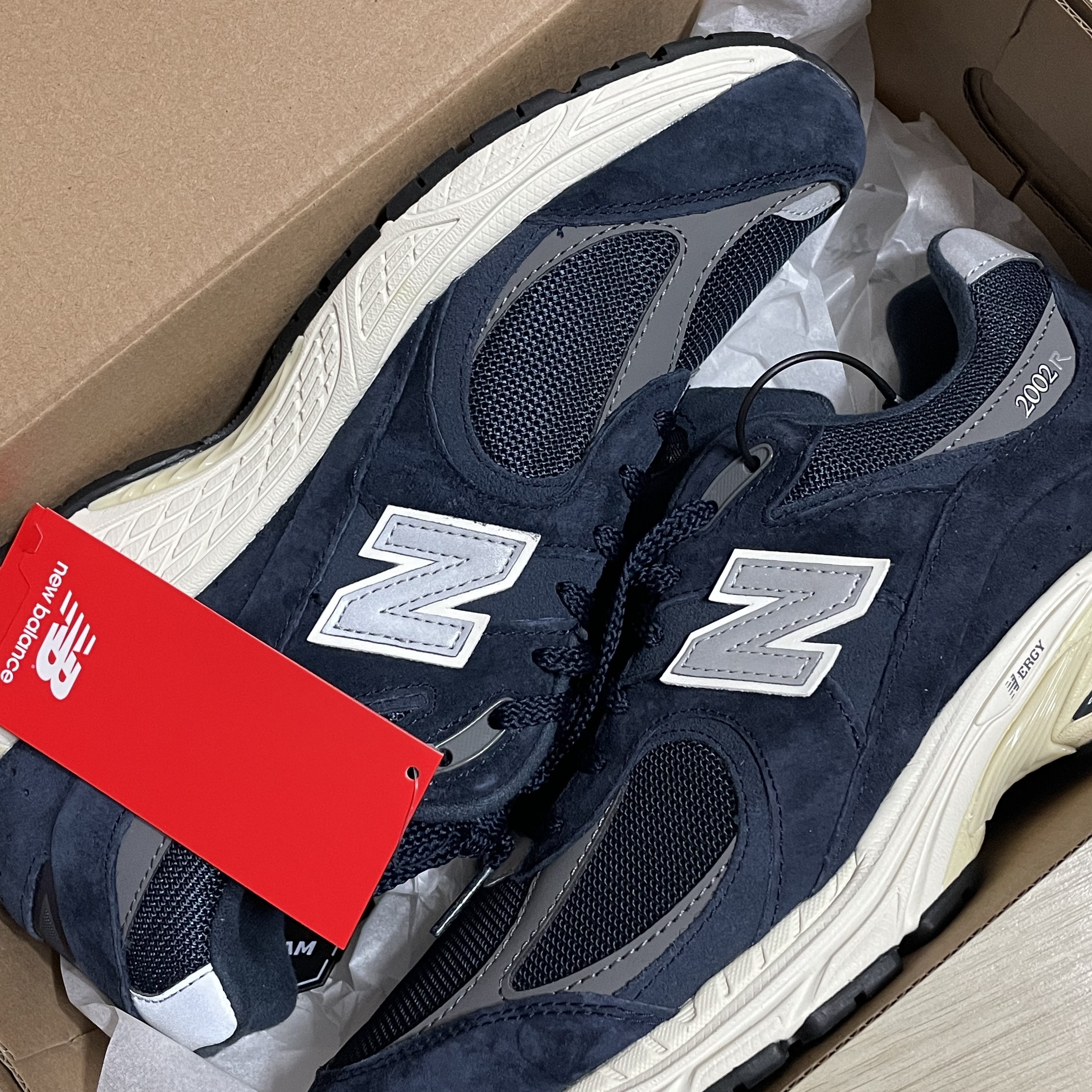 New Balance 2002R Eclipse Castlerock 착용 스타일 - 1