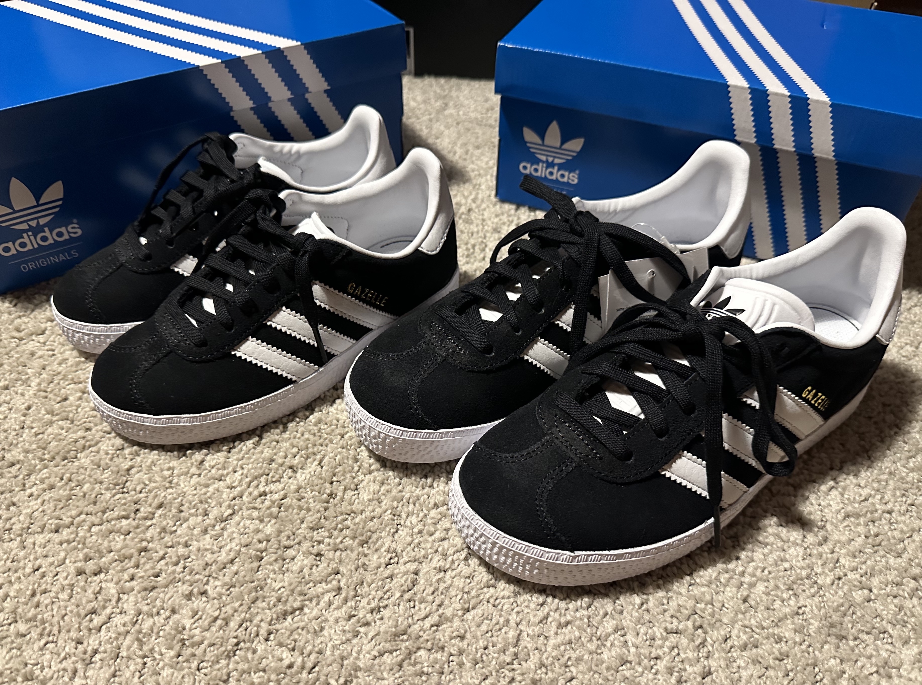 Adidas Gazelle Core Black White 착용 스타일 - 1