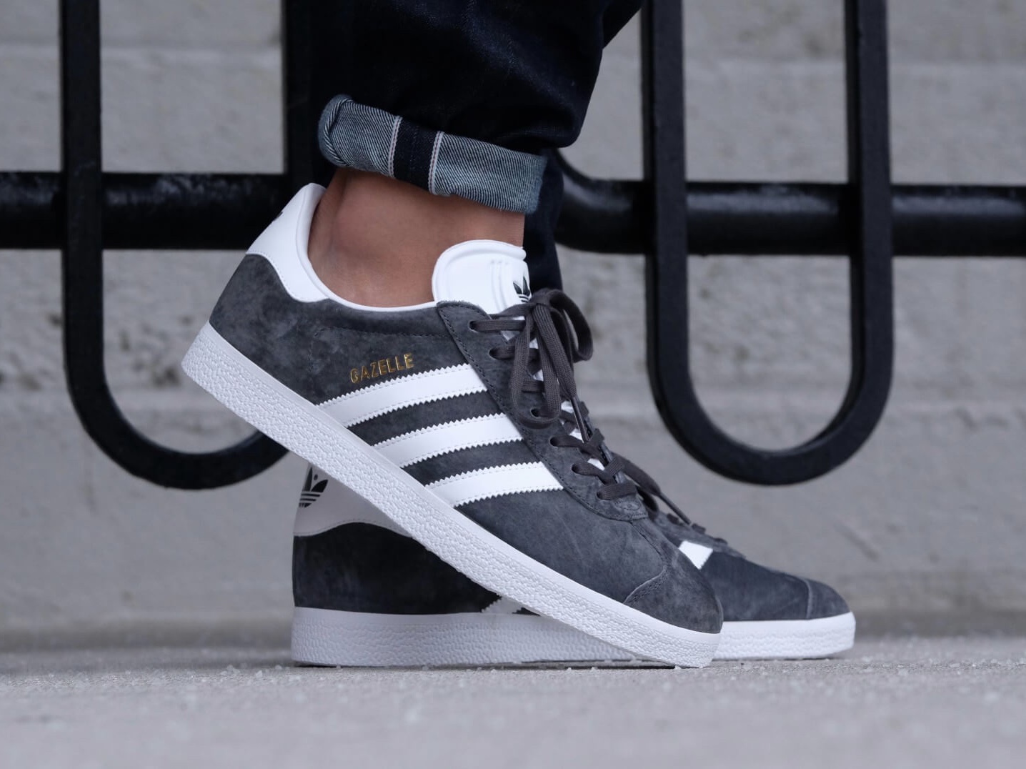 Adidas Gazelle Solid Grey 착용 스타일