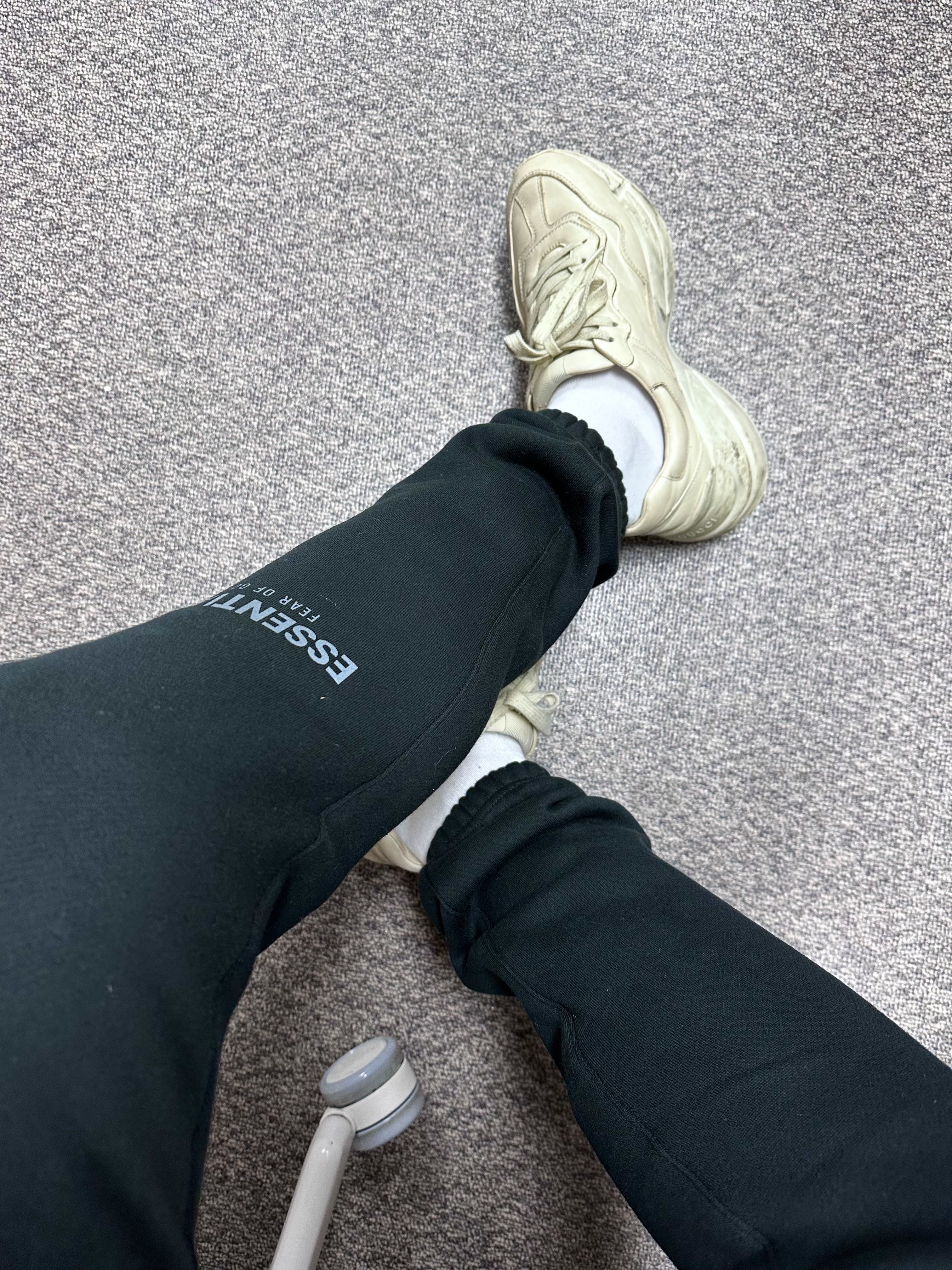 Essentials The Core Collection Sweatpants Black 착용 스타일