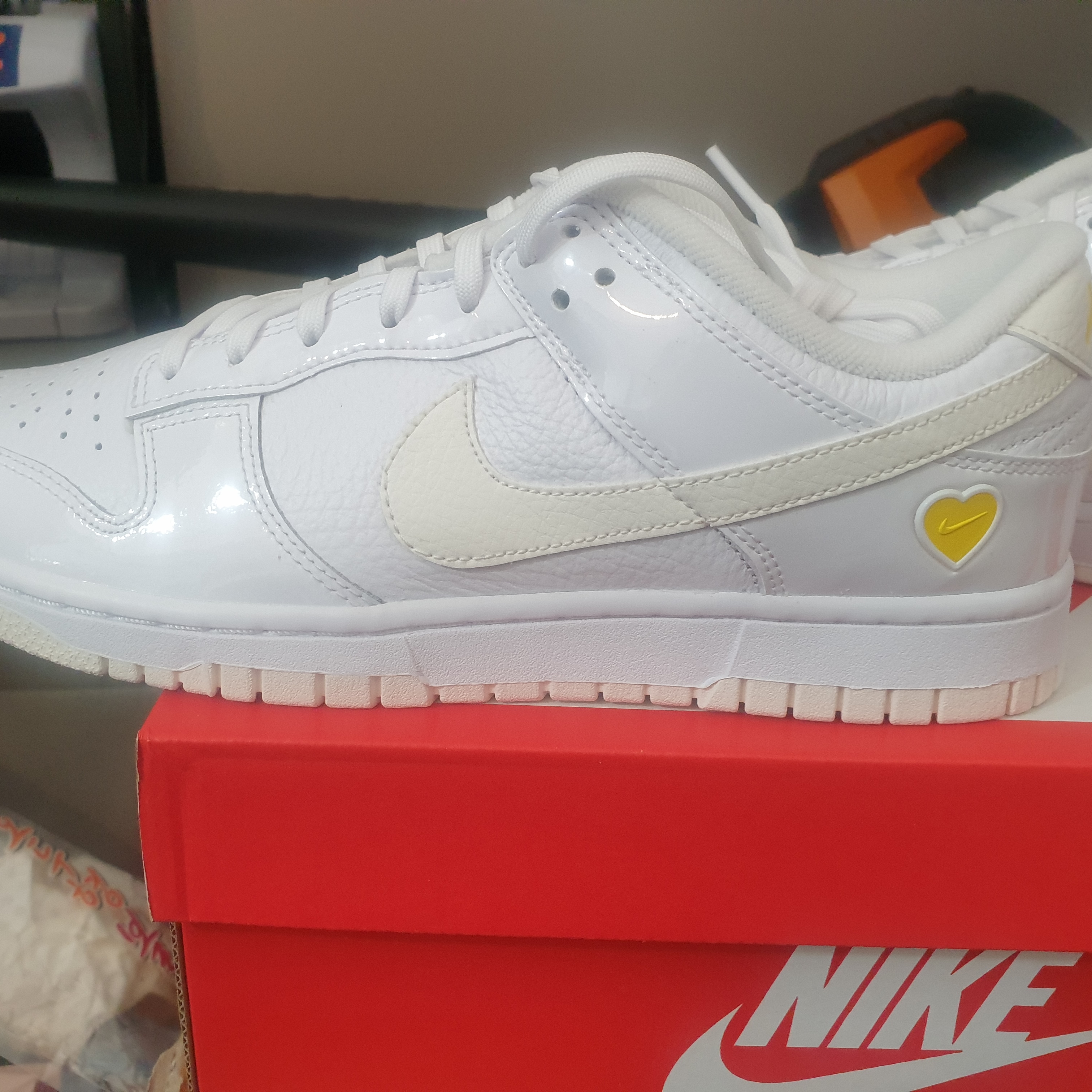 (W) Nike Dunk Low Valentine's Day White Optic Yellow 착용 스타일 - 2
