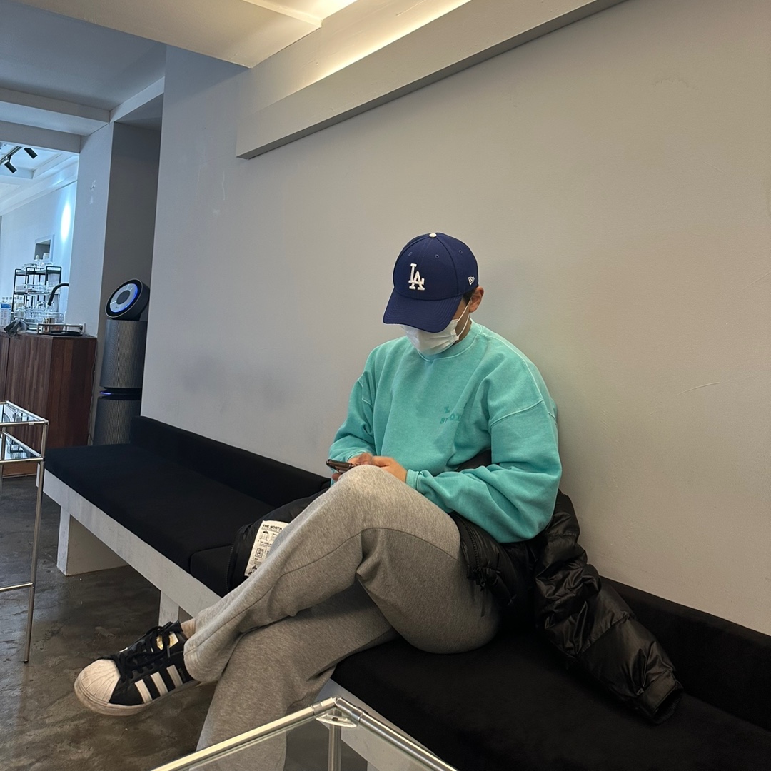 IAB Studio Pigment Sweatshirt & Mini Bag Jade 착용 스타일 - 1