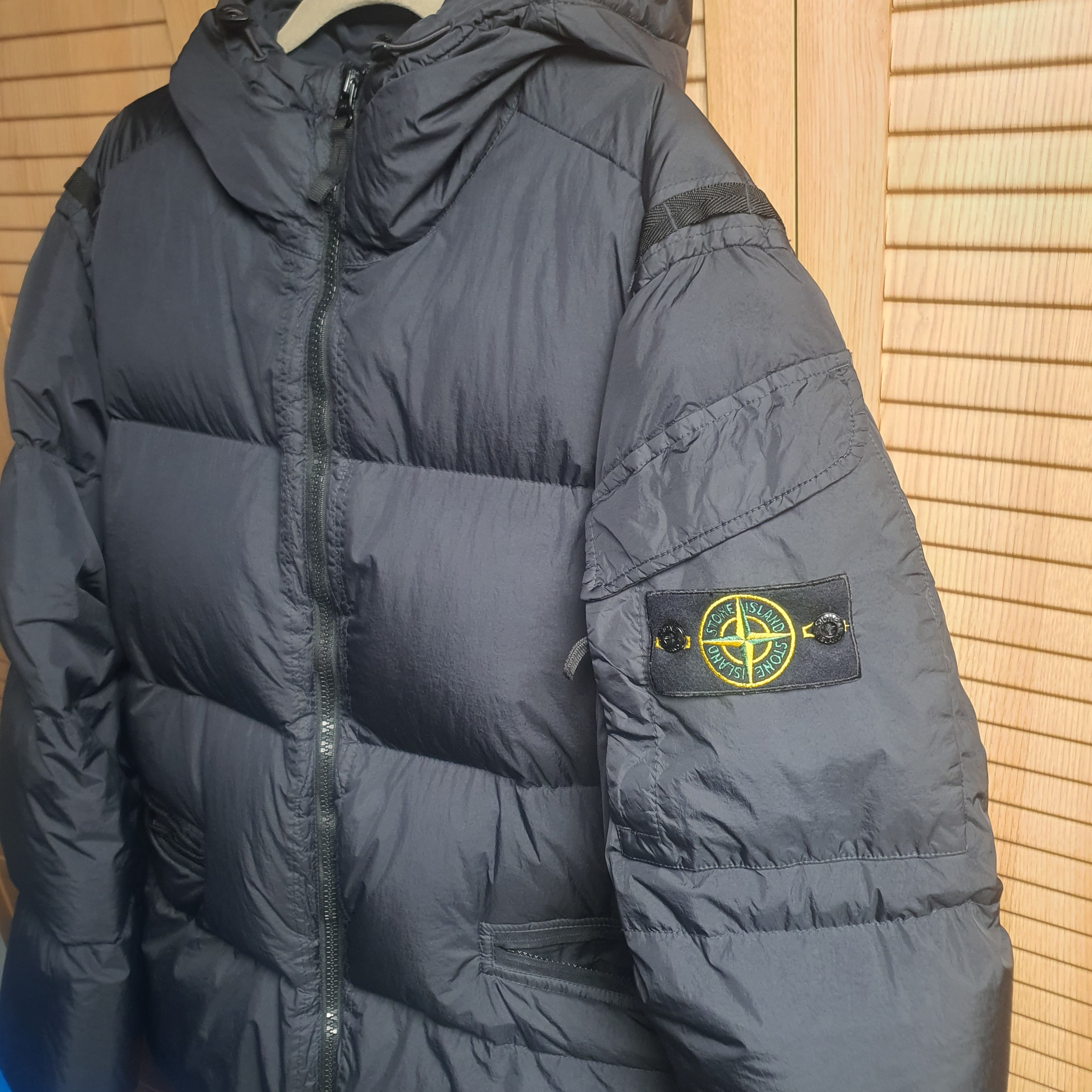 Stone Island 40223 Garment Dyed Crinkle Reps Down Jacket Black - 22FW 착용 스타일 - 2
