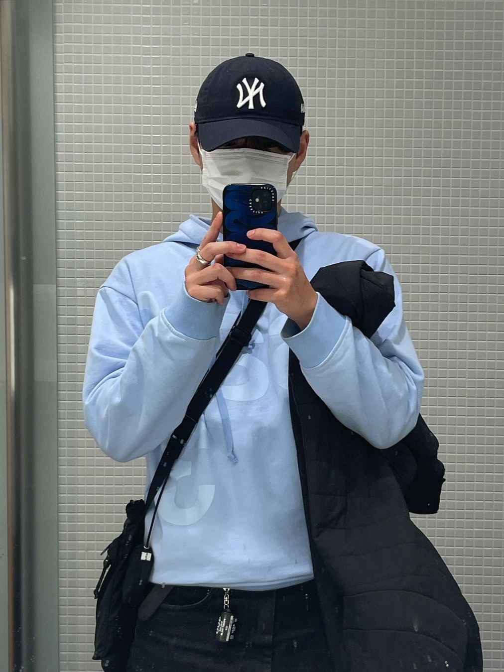 [KREAM 단독] Safarispot Basic Safari Hoodie Sky 착용 스타일