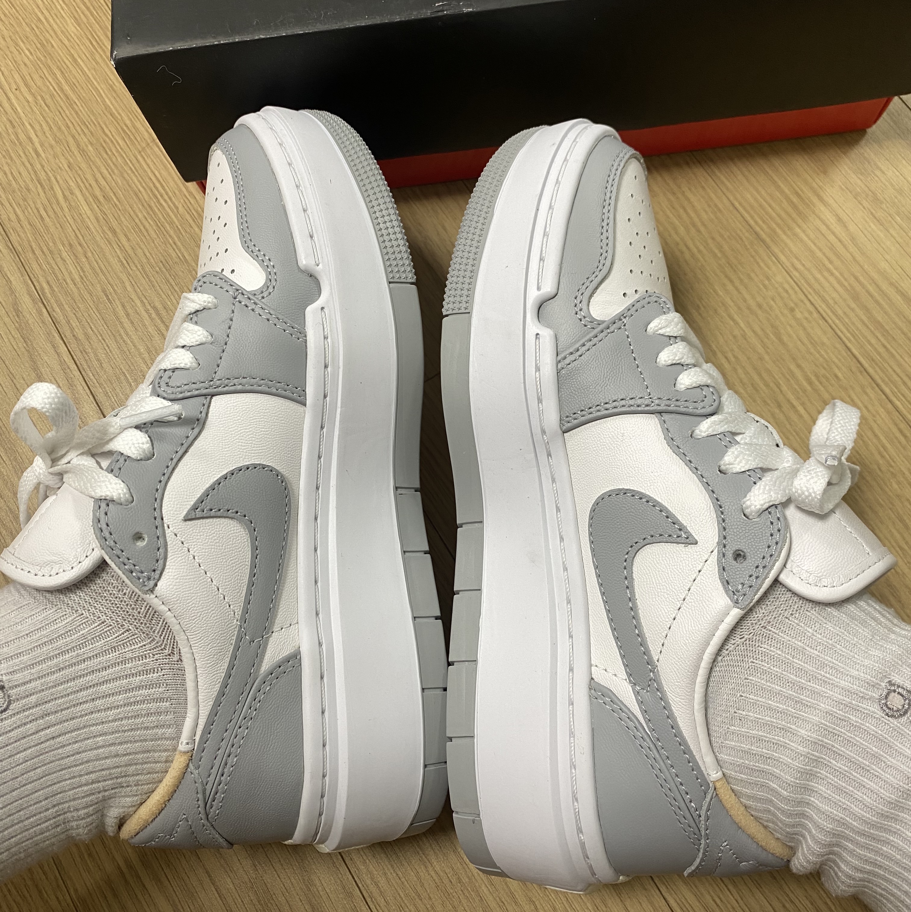 (W) Jordan 1 Elevate Low White and Wolf Grey 착용 스타일