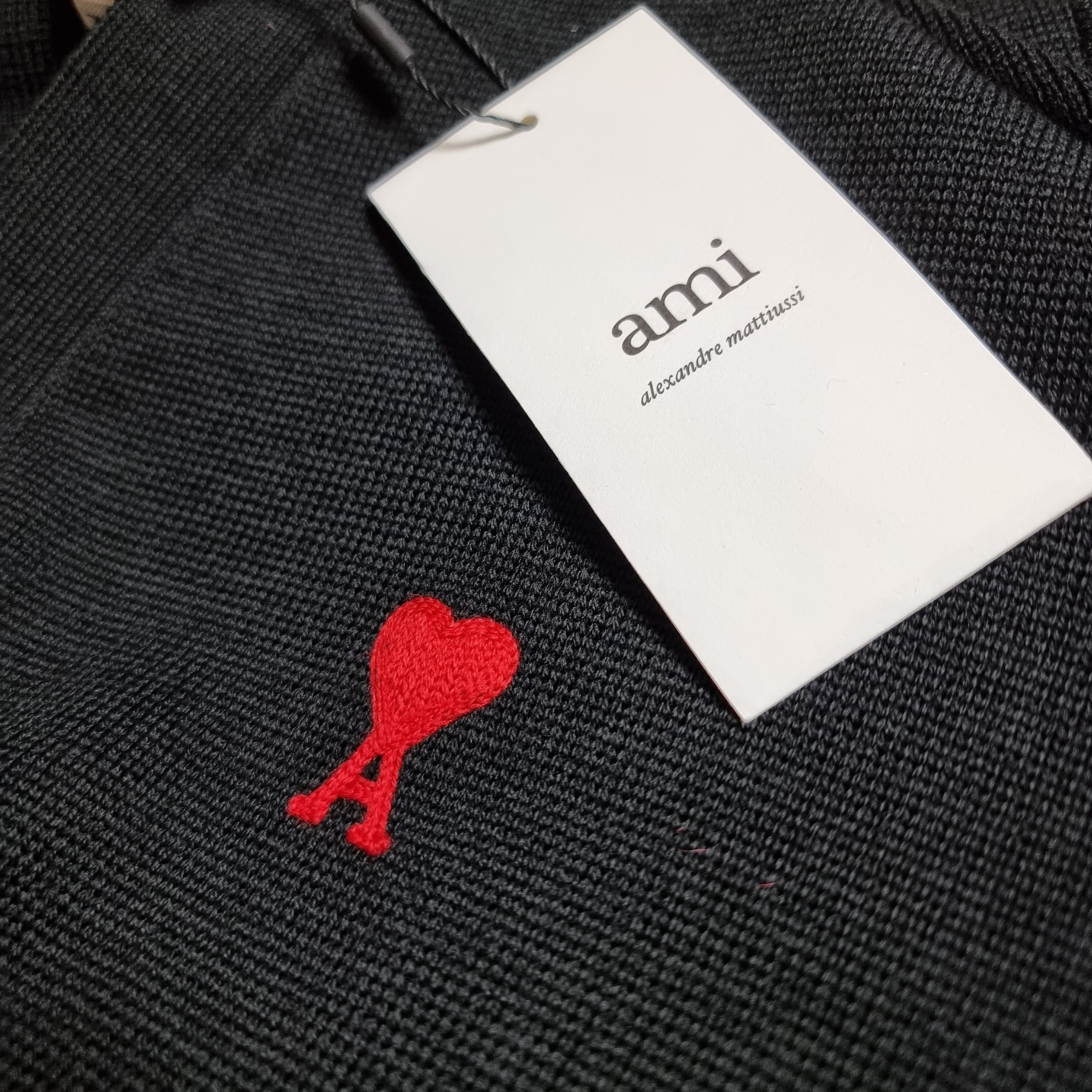 AMI de Coeur Wool Cardigan Black 착용 스타일