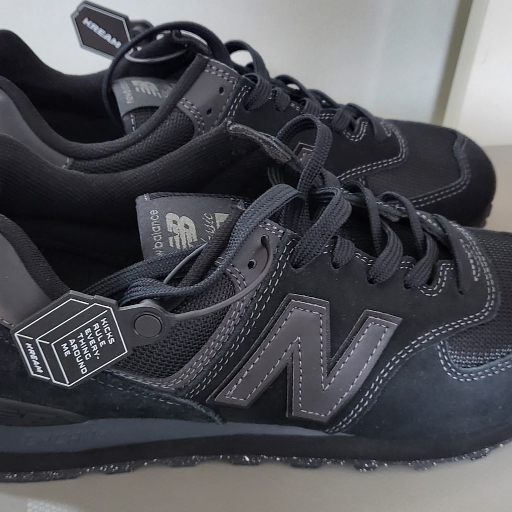 New Balance 574 Triple Black - D Standard 착용 스타일