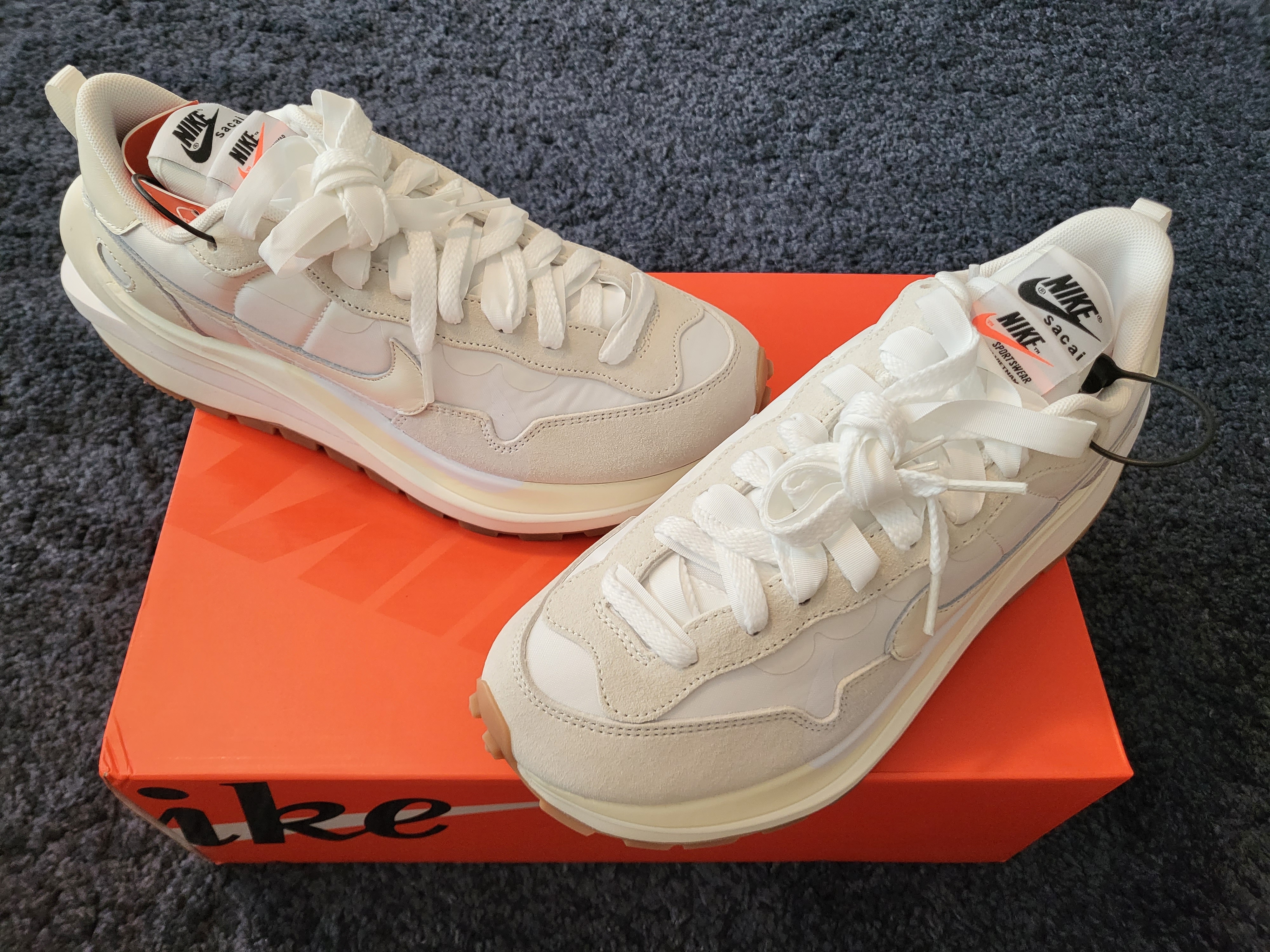 Nike x Sacai VaporWaffle White and Gum 착용 스타일 - 1