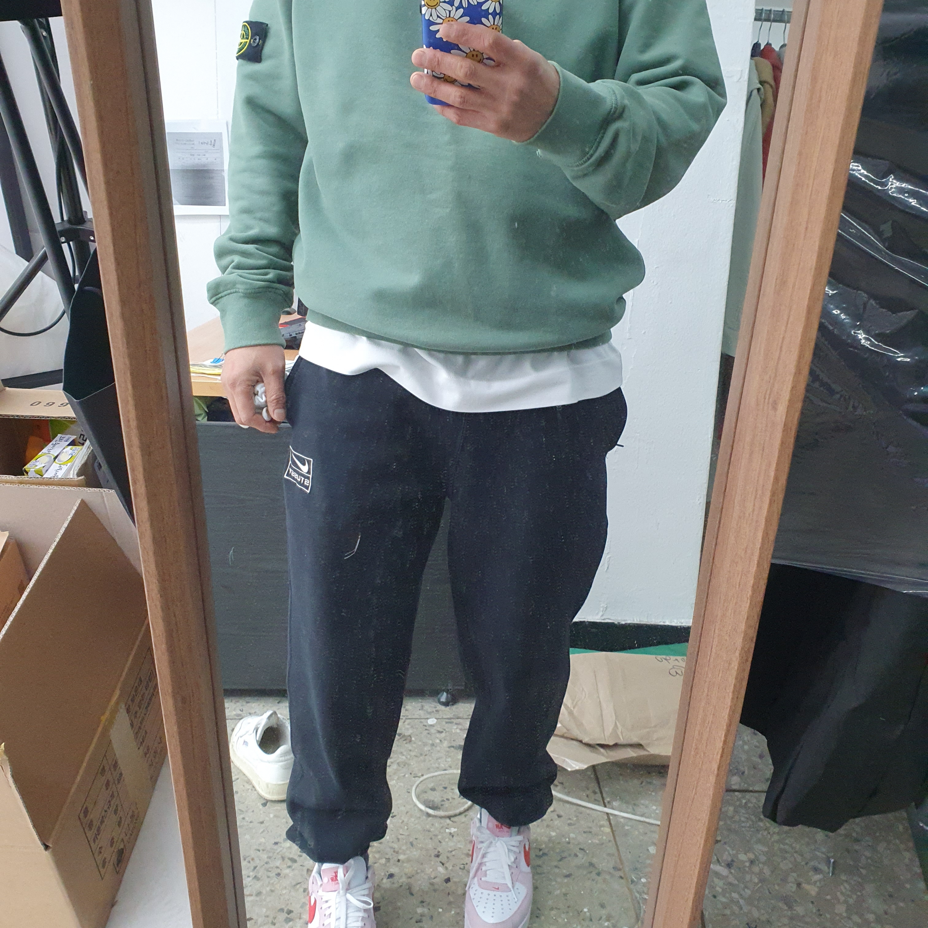 Nike x Stussy NRG RA Washed Fleece Pants Black (DN4030-010), Autry Medalist Low Goatskin Sneakers White 착용 스타일