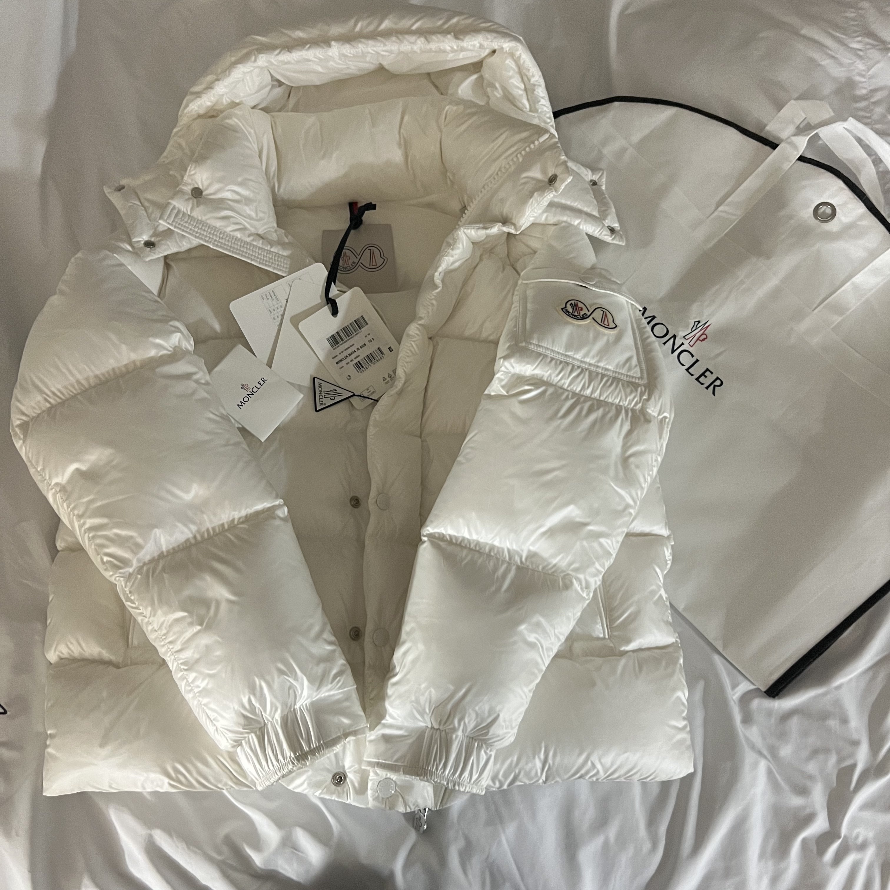 Moncler Maya 70 Short Down Jacket Snowflake White - 22FW 착용 스타일