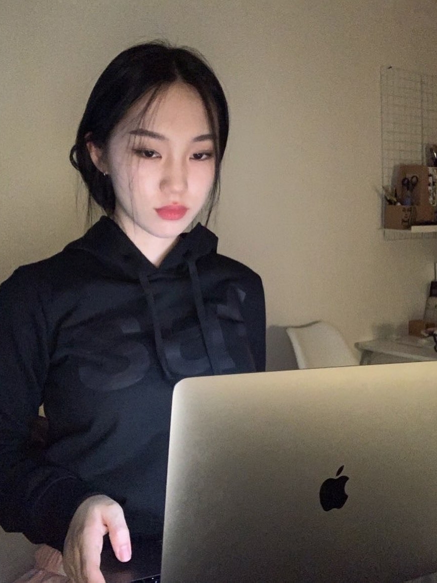 [KREAM 단독] Safarispot Women 1/2 Basic Safari Hoodie Black 착용 스타일