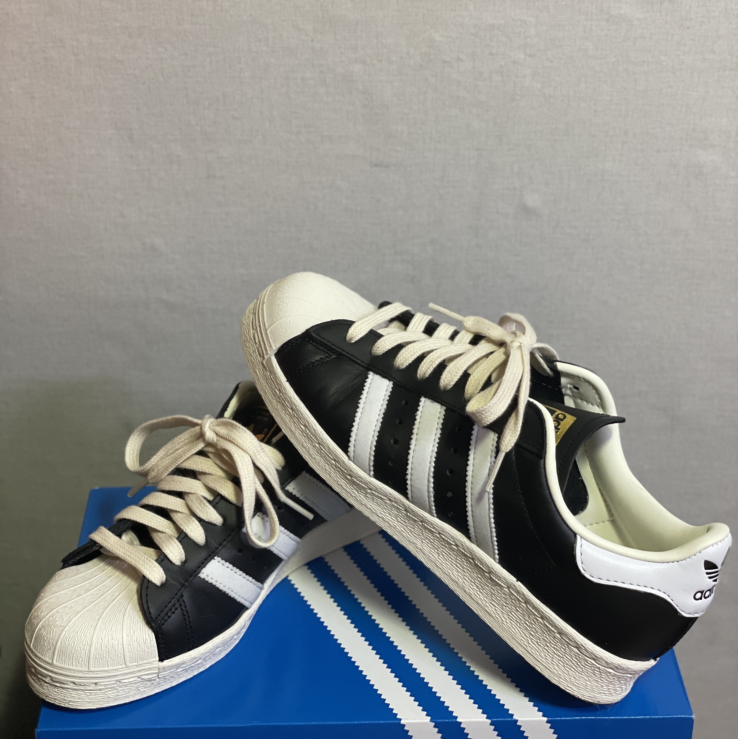Adidas Superstar 82 FI Core Black 착용 스타일 - 2