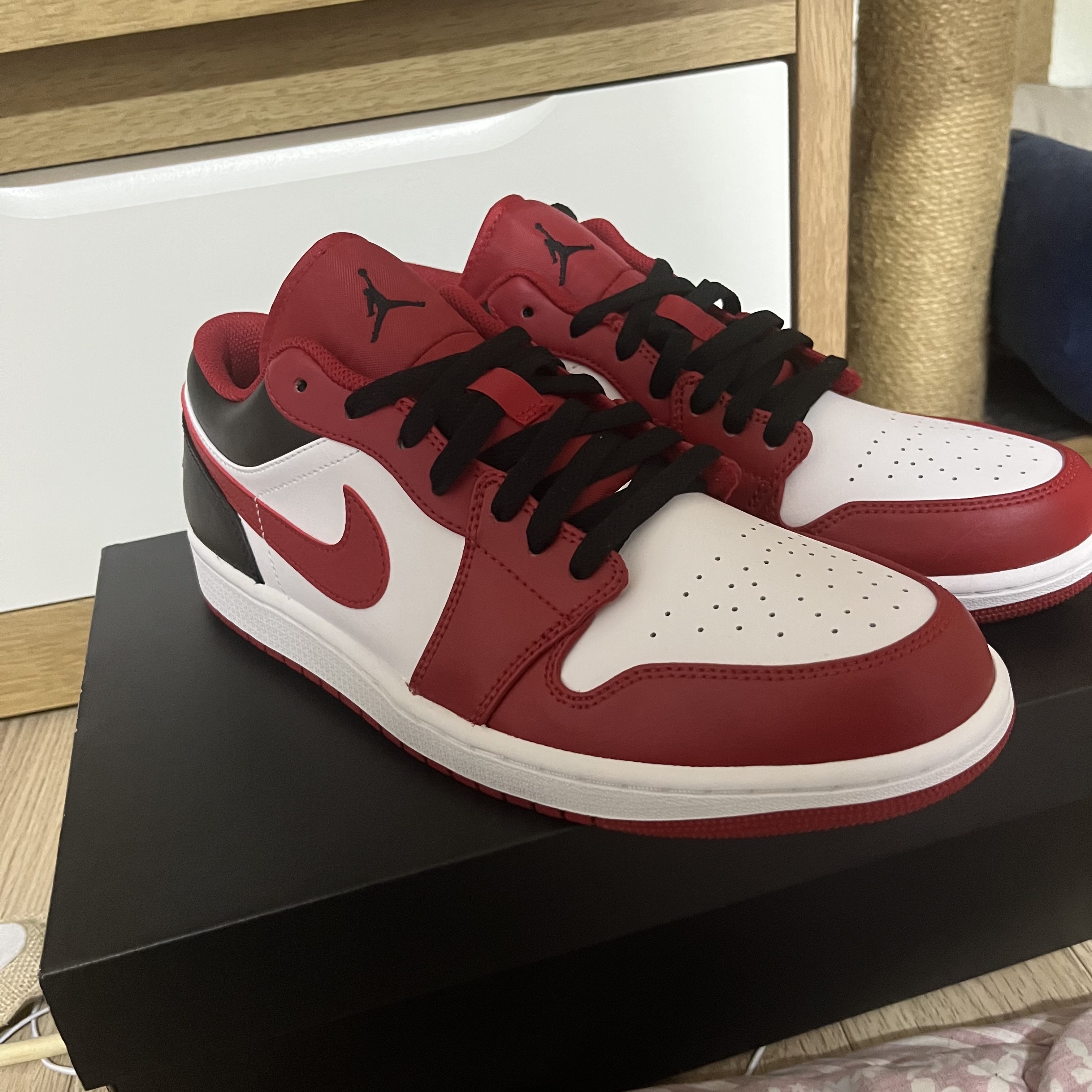 Jordan 1 Low White Gym Red Black 착용 스타일