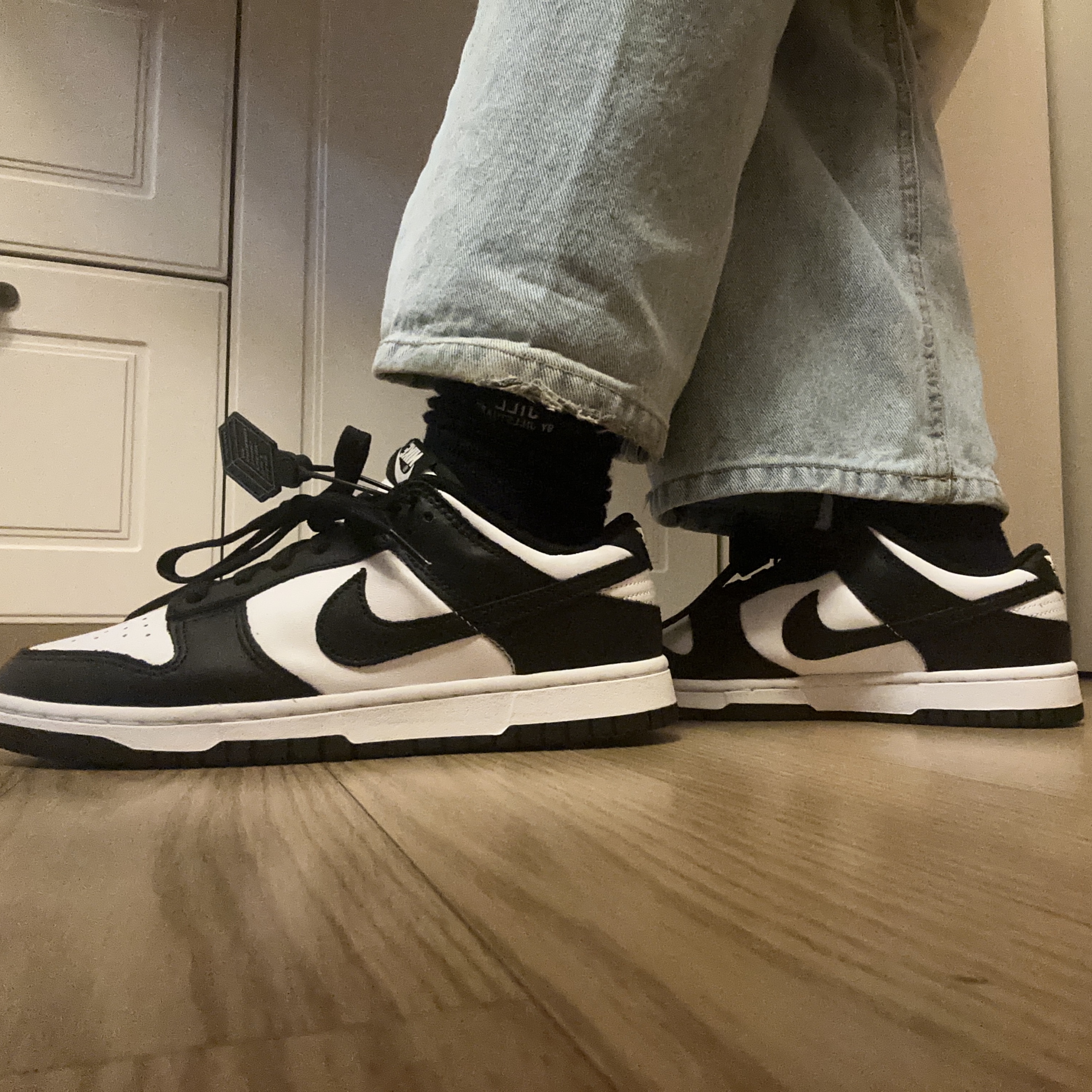 Nike Dunk Low Retro Black 착용 스타일 - 2
