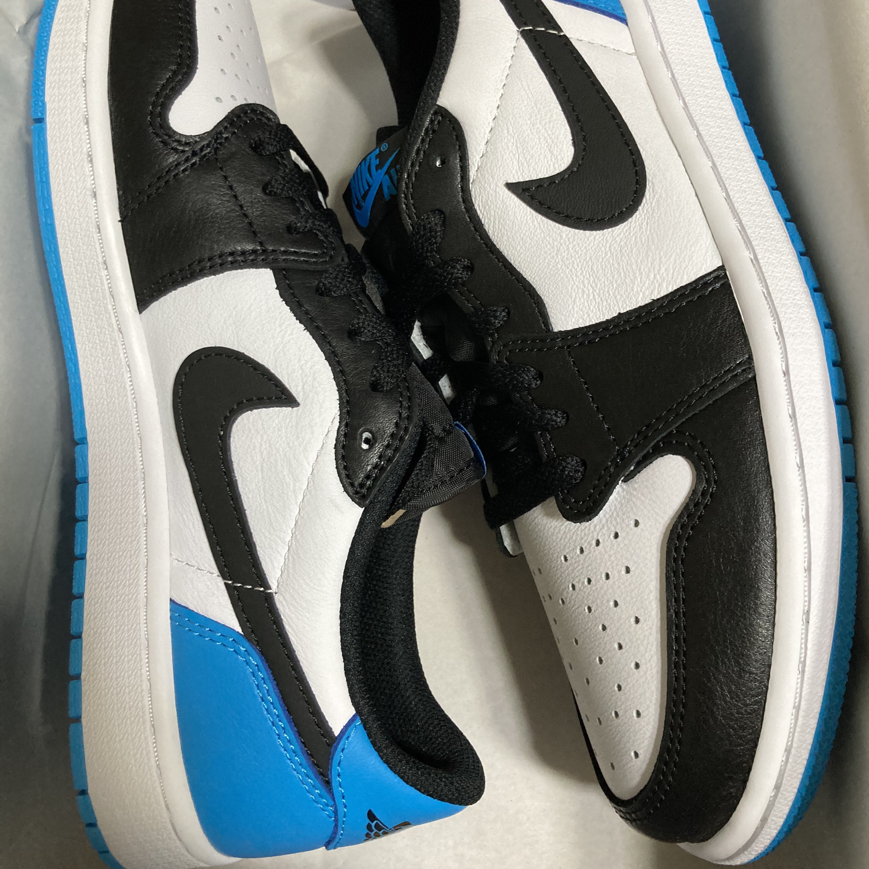 Jordan 1 Retro Low OG Black and Dark Powder Blue 착용 스타일