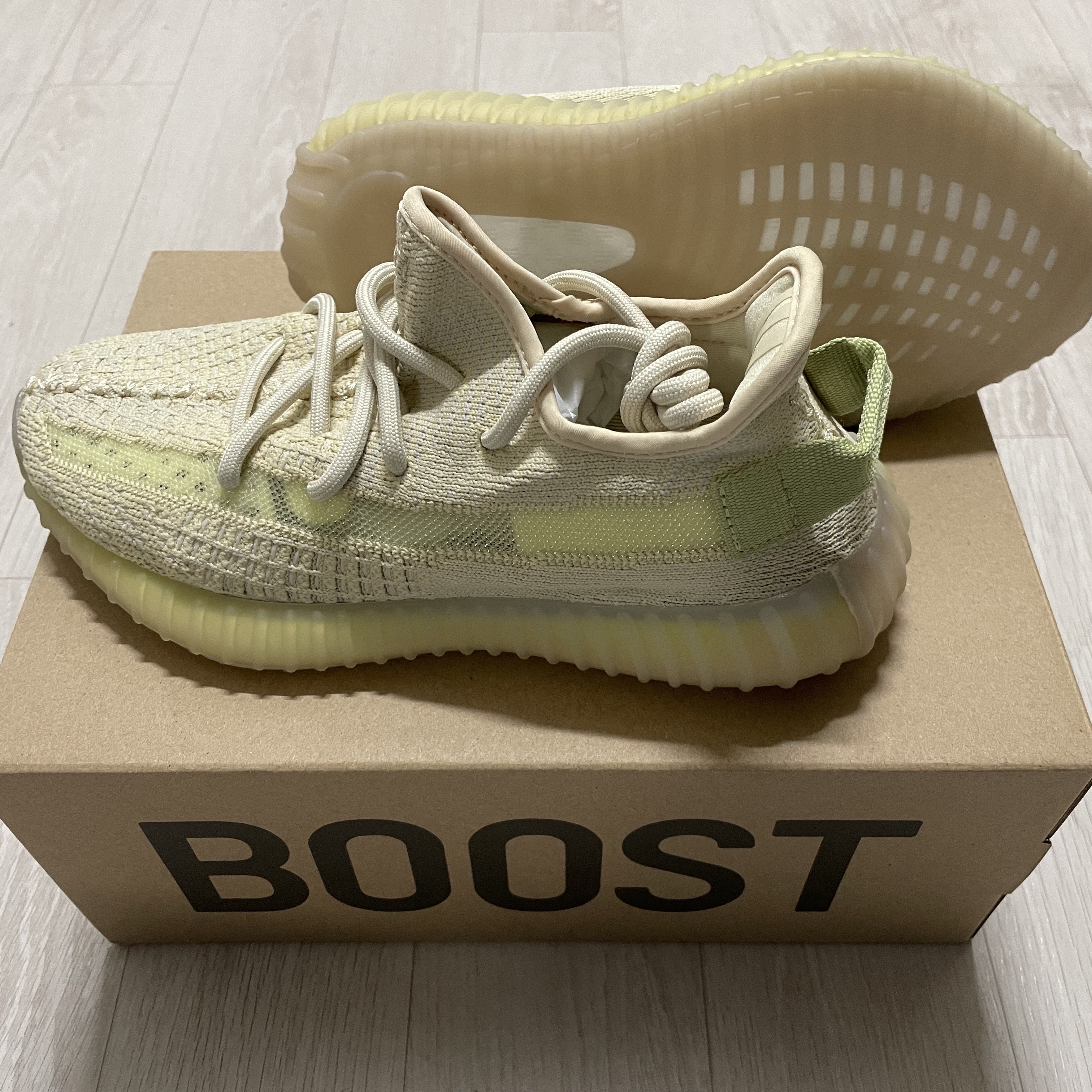 Adidas Yeezy Boost 350 V2 Flax 2022 착용 스타일