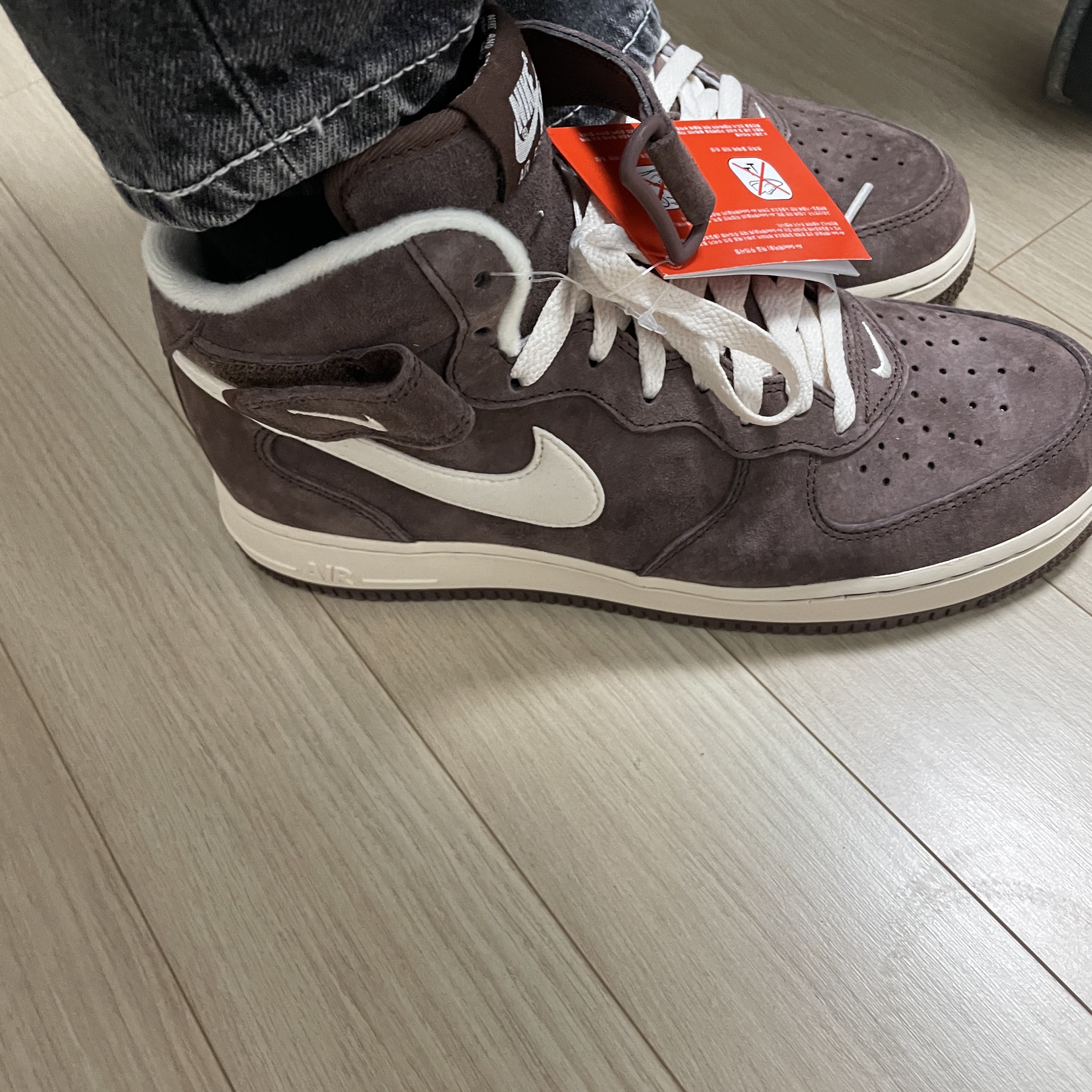 Nike Air Force 1 Mid '07 QS Chocolate 착용 스타일 - 2