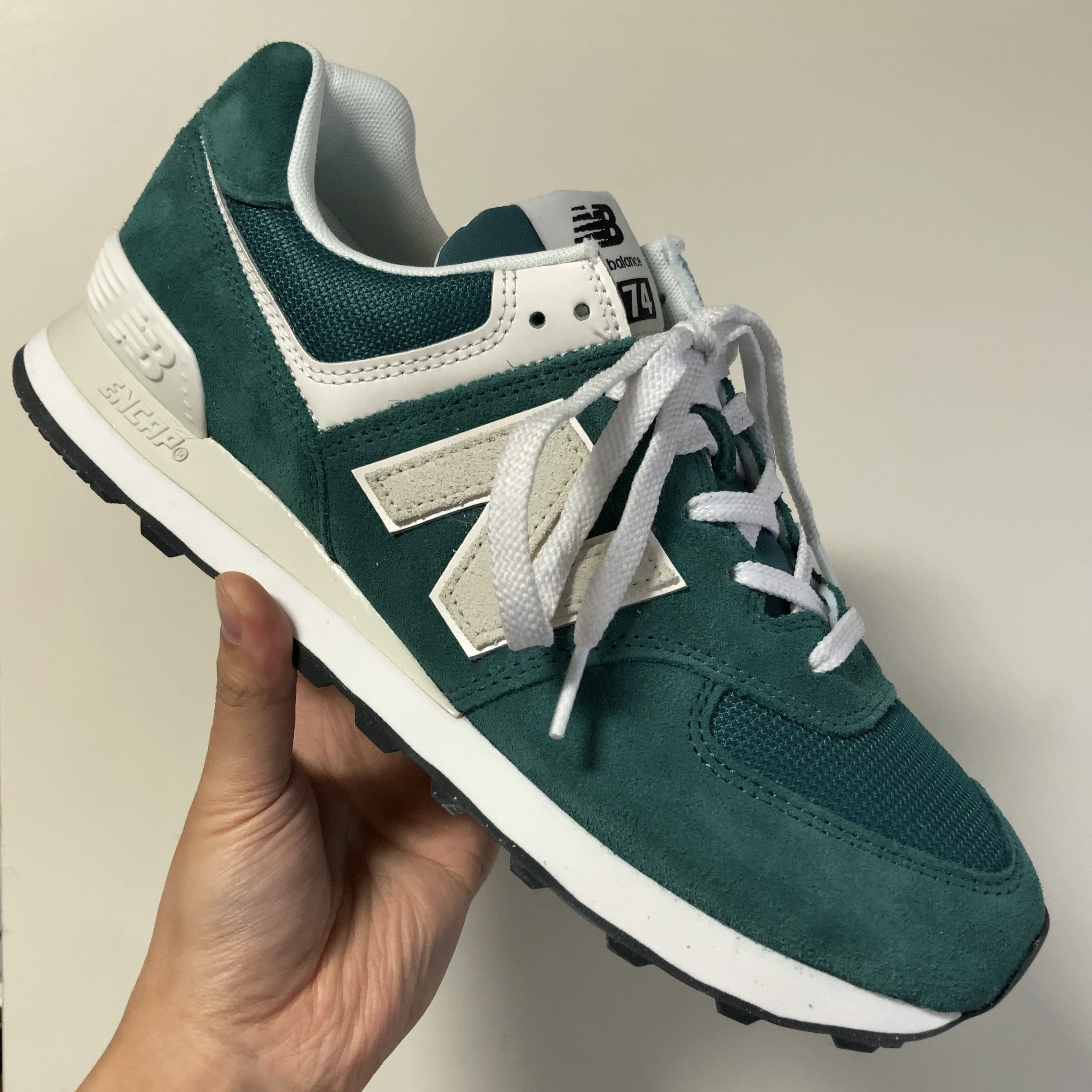 New Balance 574 Classics Reimagined Green 착용 스타일