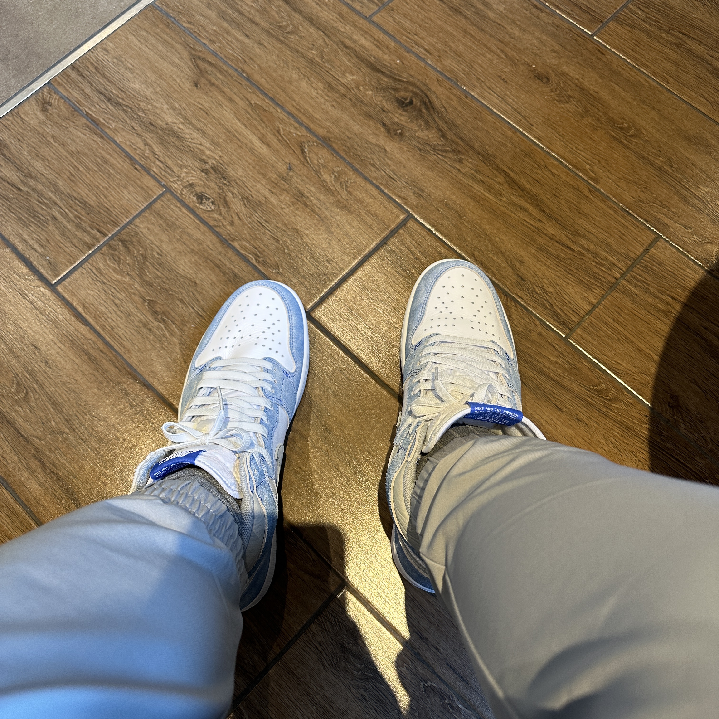 Jordan 1 Retro High OG Hyper Royal 착용 스타일 - 2