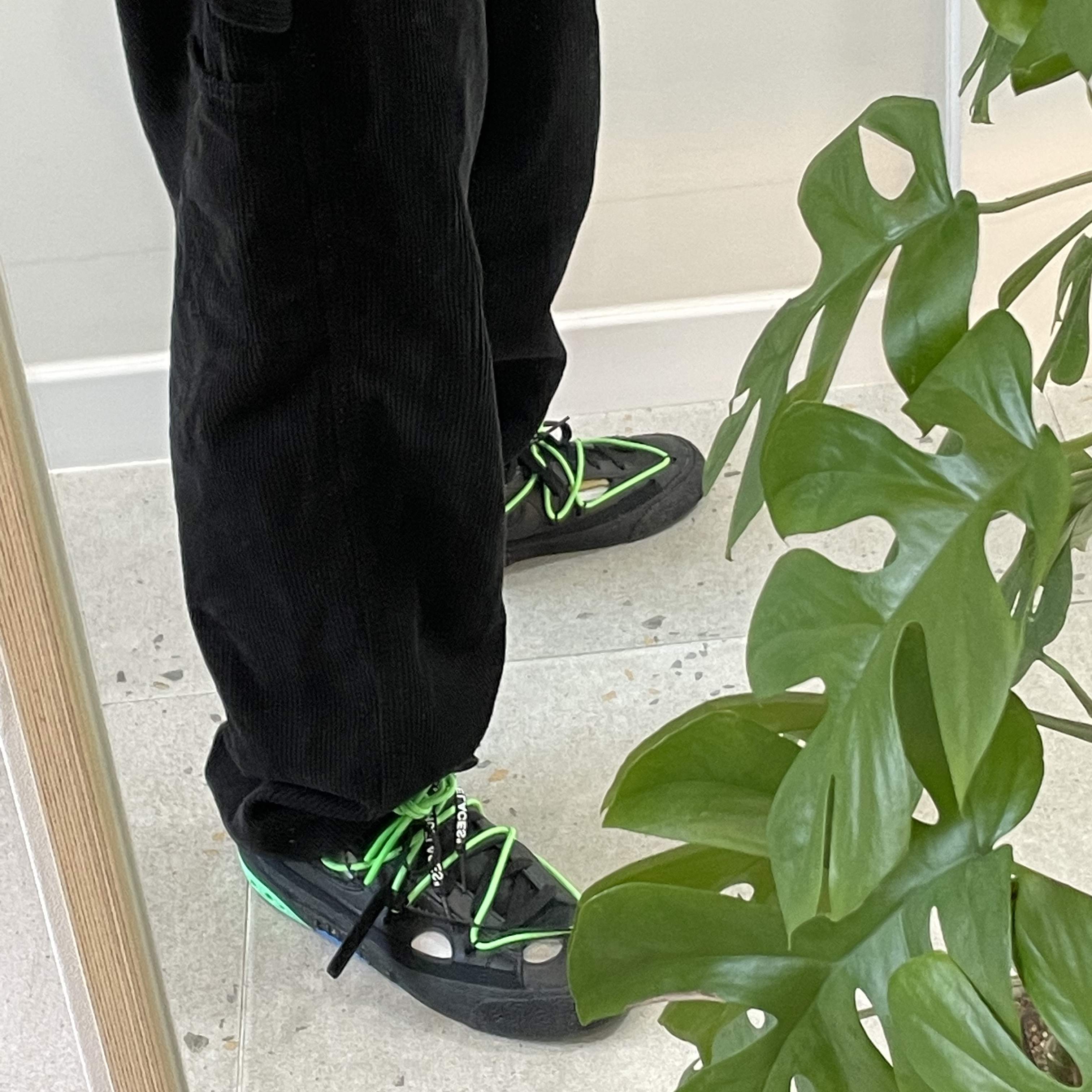 Nike x Off-White Blazer Low '77 Black and Electro Green 착용 스타일 - 1