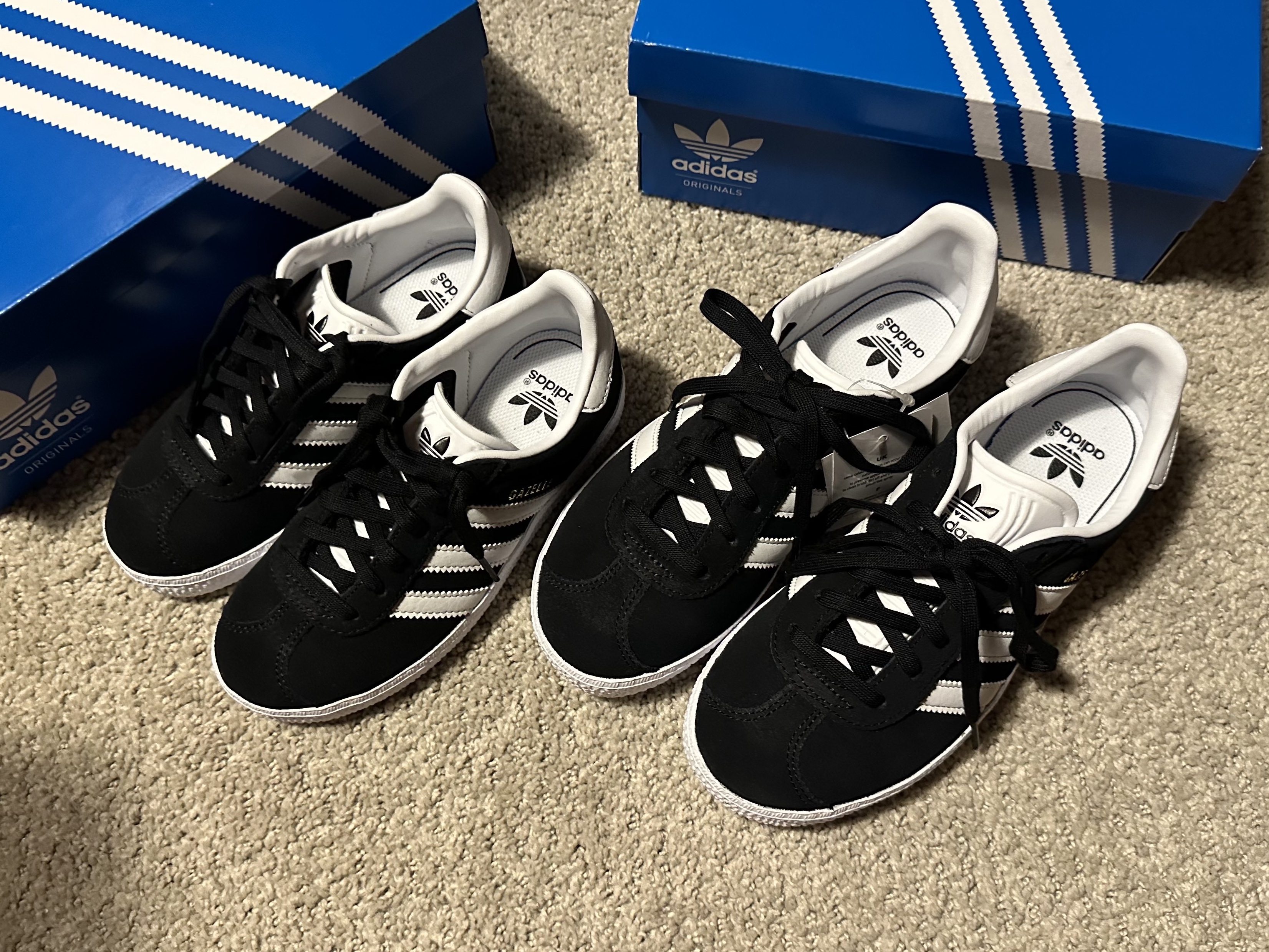 Adidas Gazelle Core Black White 착용 스타일 - 2