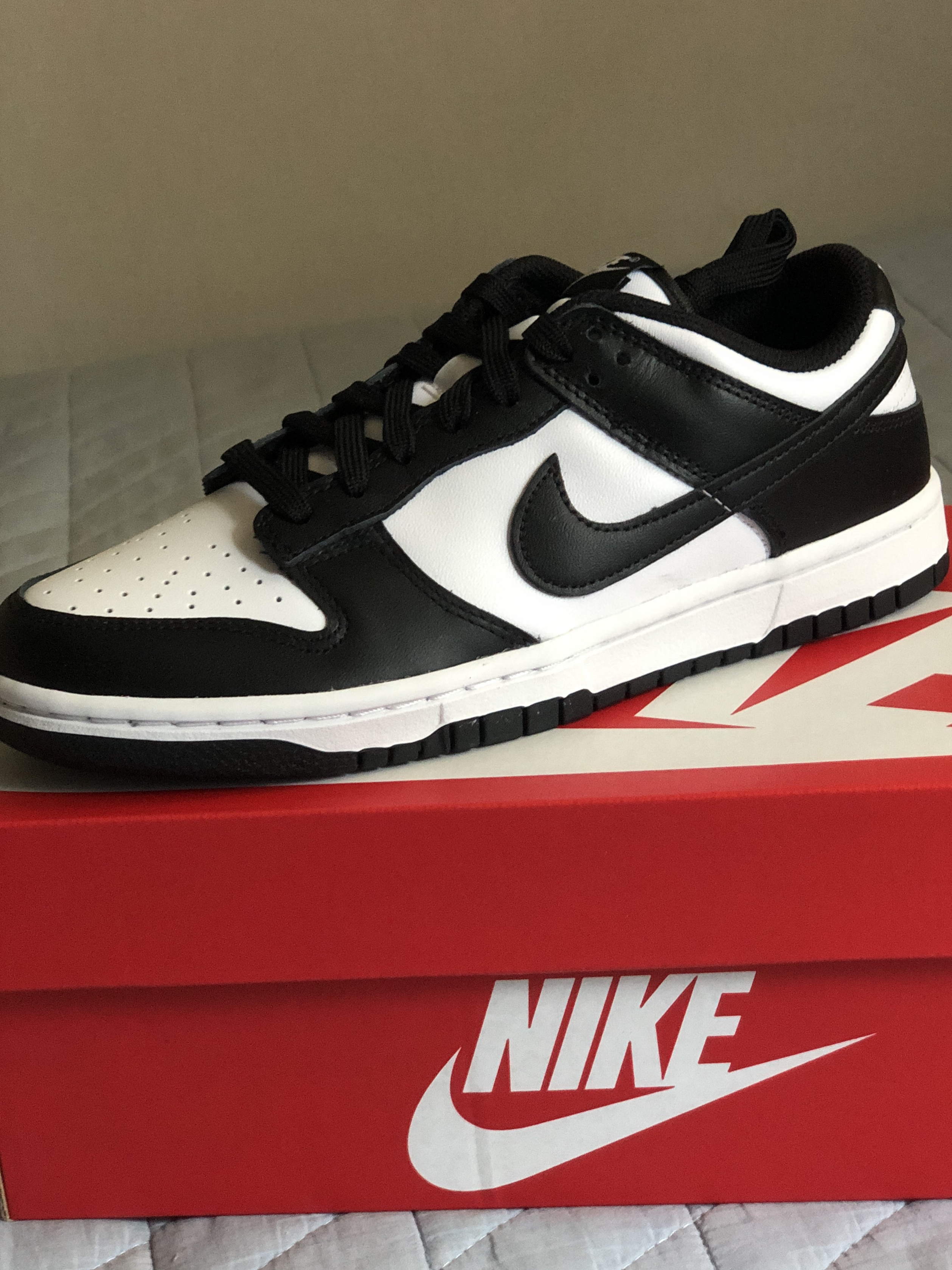 Nike Dunk Low Retro Black 착용 스타일 - 2
