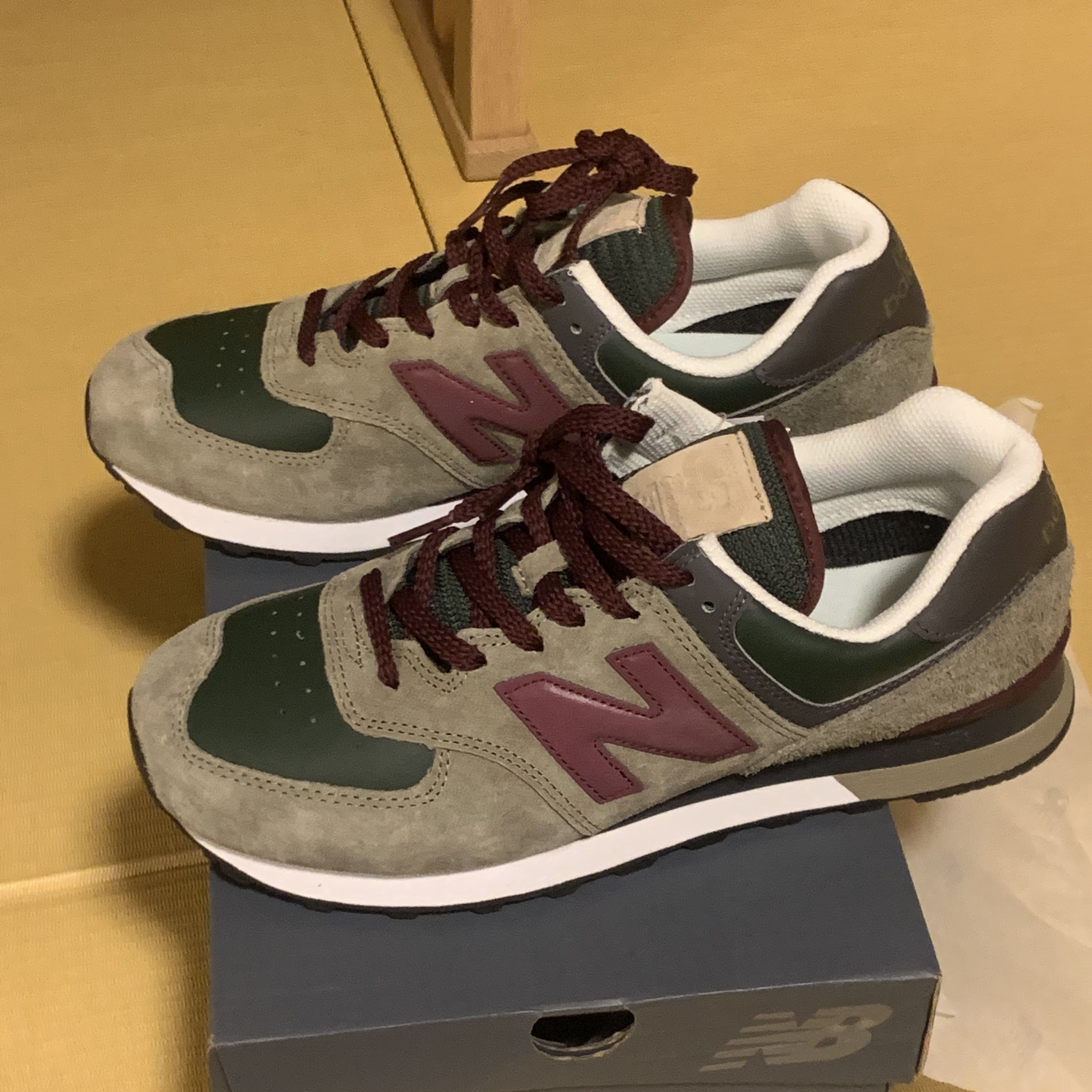 New Balance 574 Khaki 착용 스타일 - 2