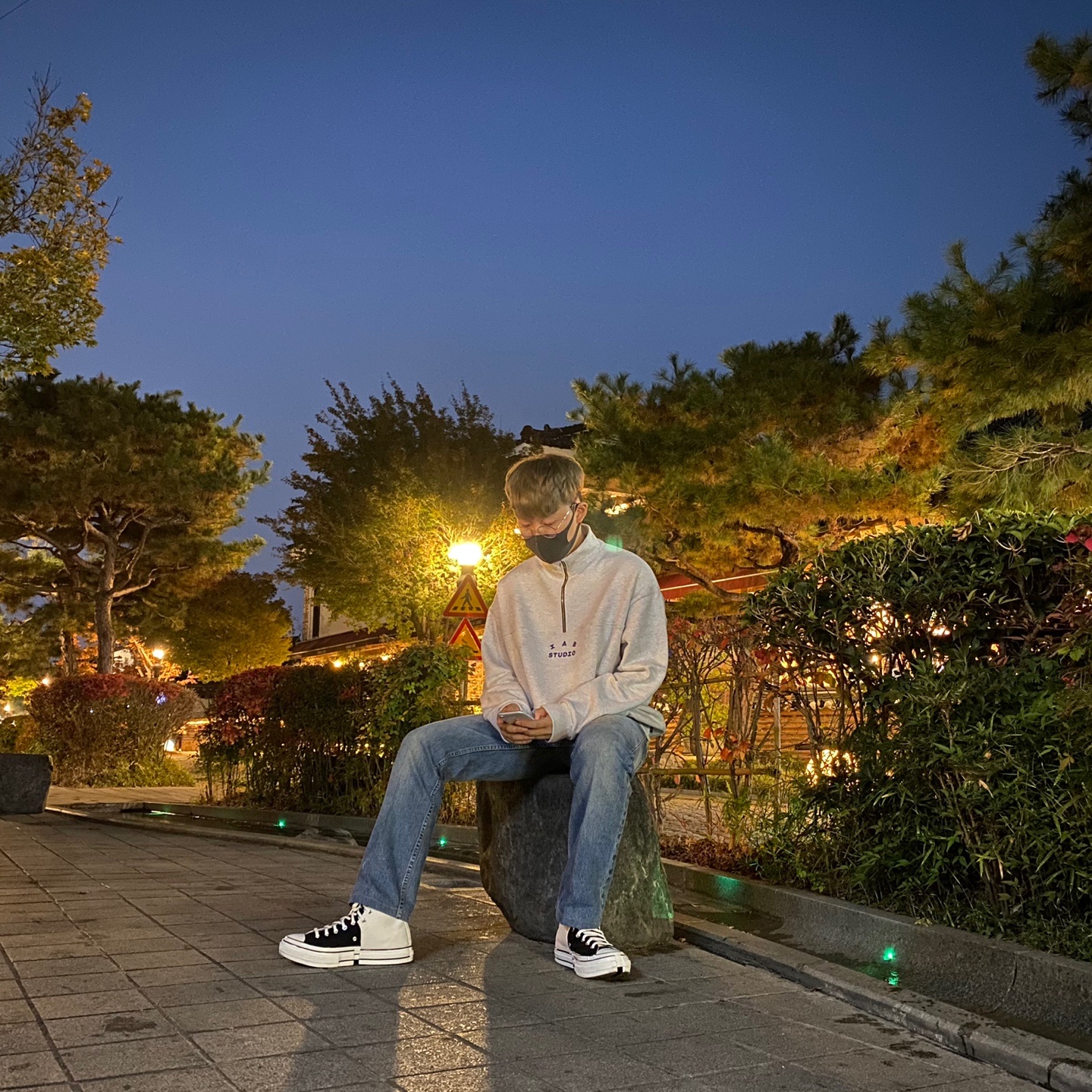 Converse x Feng Chen Wang Chuck 70 2-in-1 Natural Ivory Black, IAB Studio Half Zip Pullover Light Gray 착용 스타일 - 2