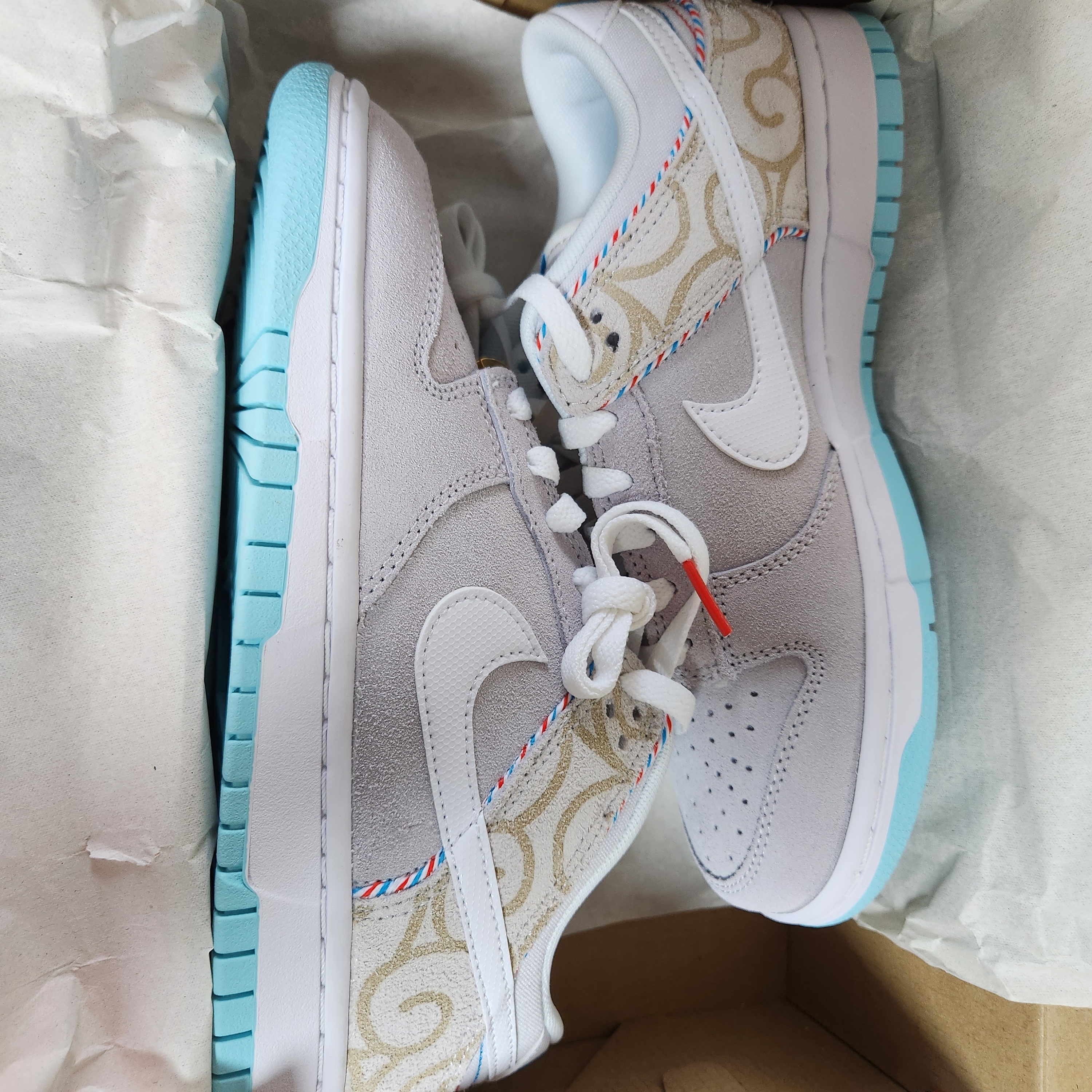 Nike Dunk Low Retro SE Barber Shop Grey 착용 스타일 - 1