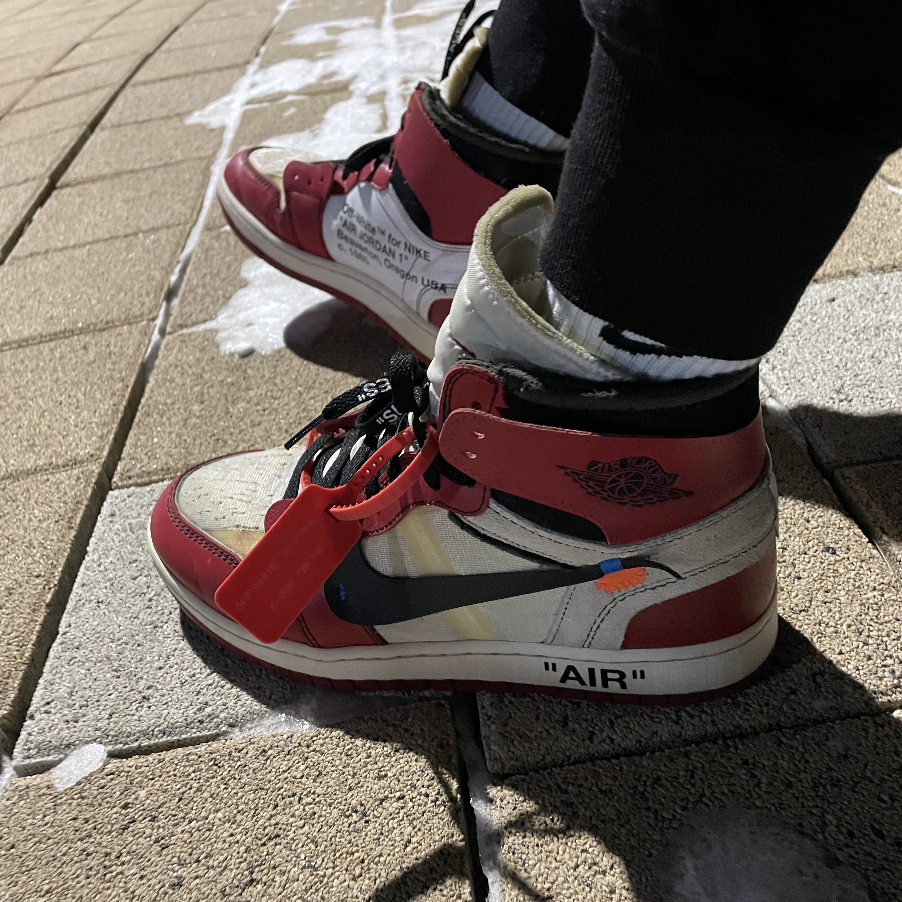 Jordan 1 x Off-White Retro High Chicago The Ten 착용 스타일 - 3