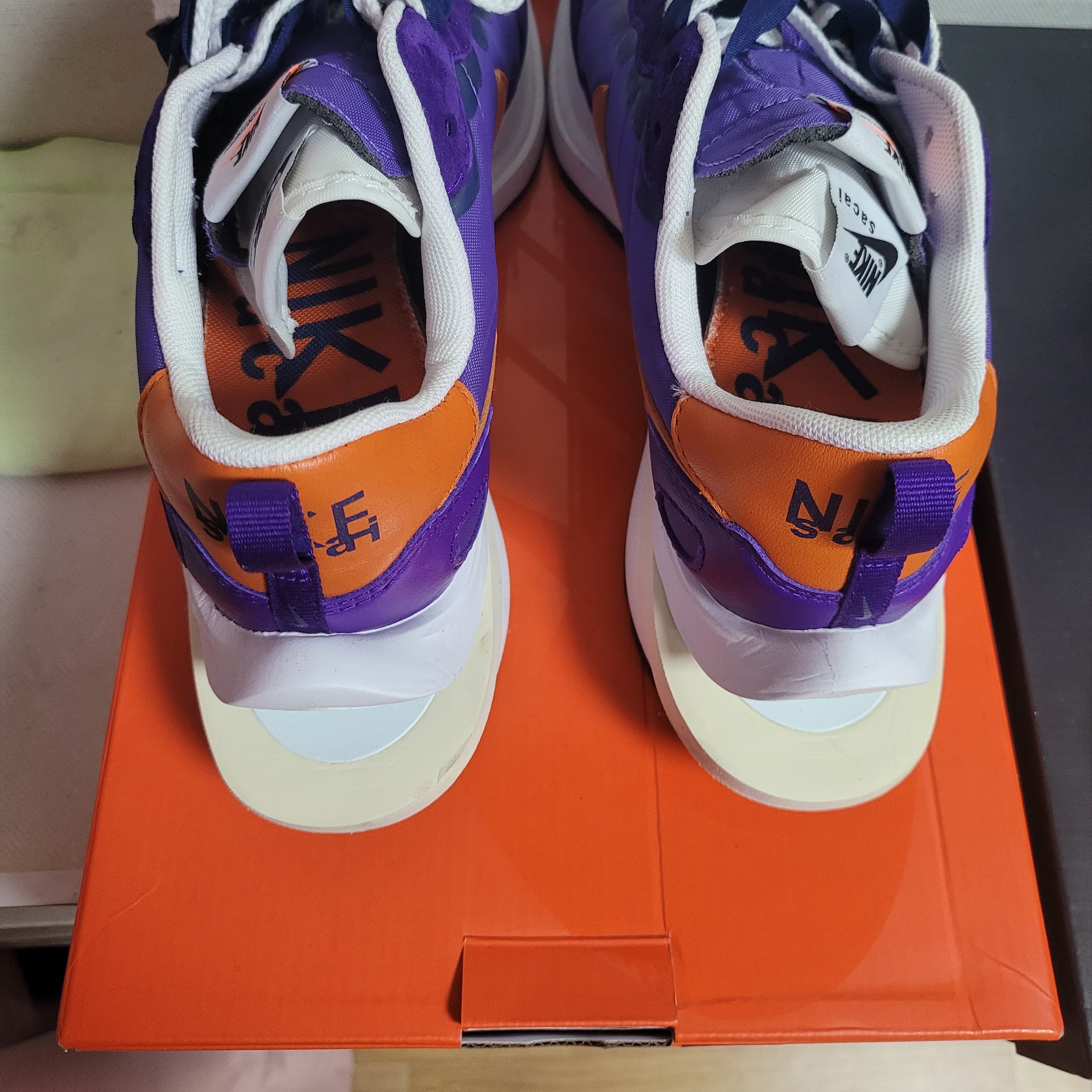 Nike x Sacai VaporWaffle Dark Iris 착용 스타일 - 1