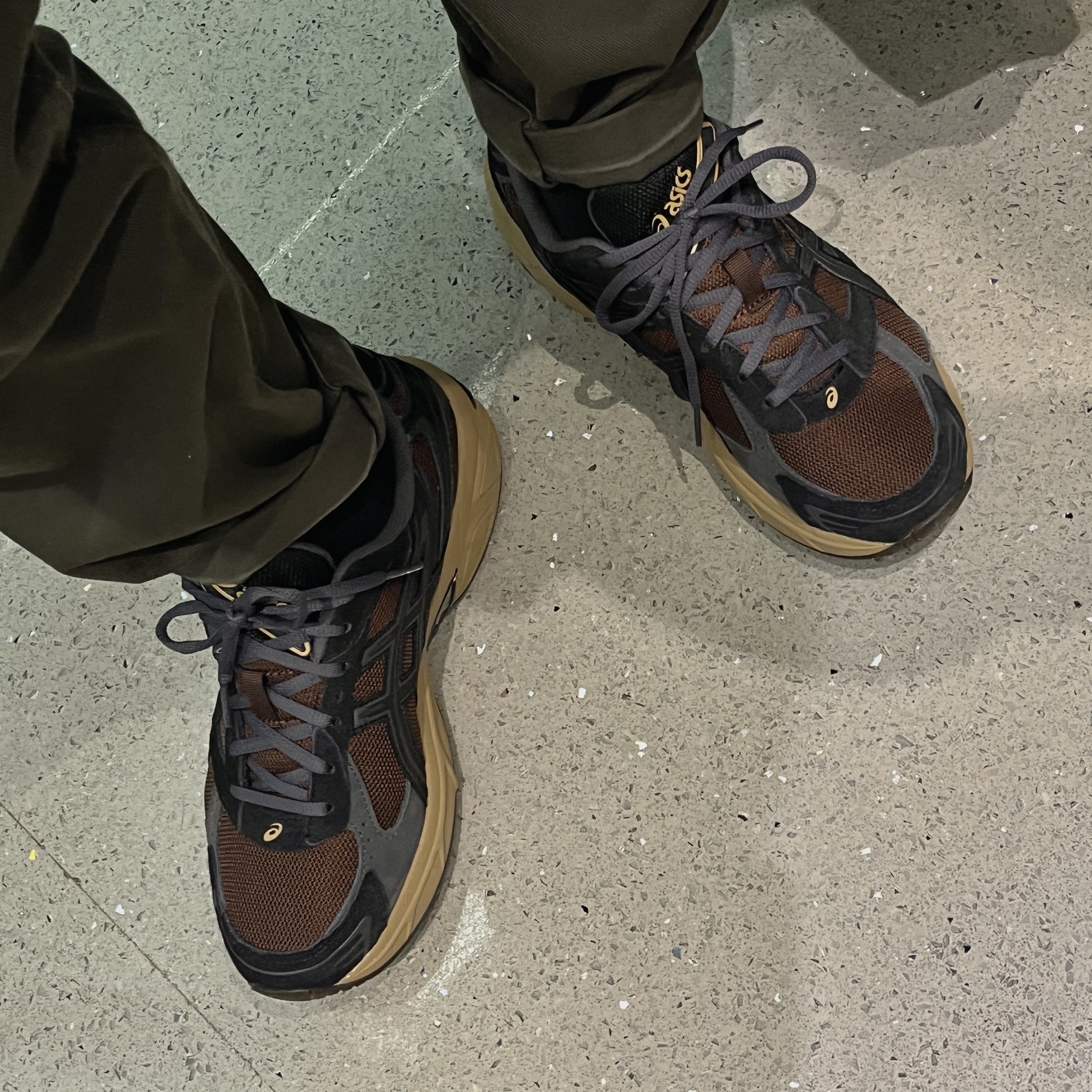 Asics Gel-1130 Brown 착용 스타일