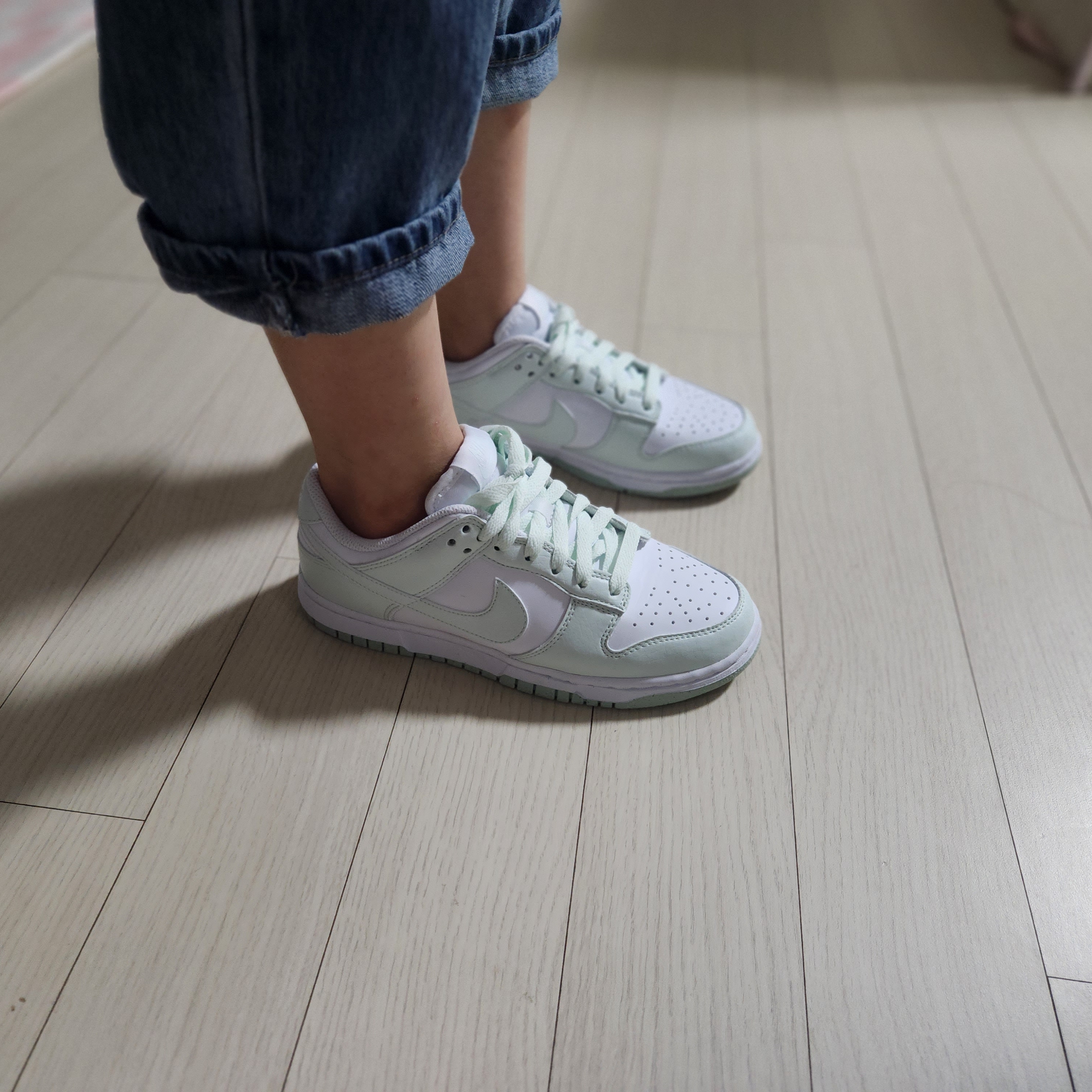 (W) Nike Dunk Low Next Nature Barely Green and White 착용 스타일