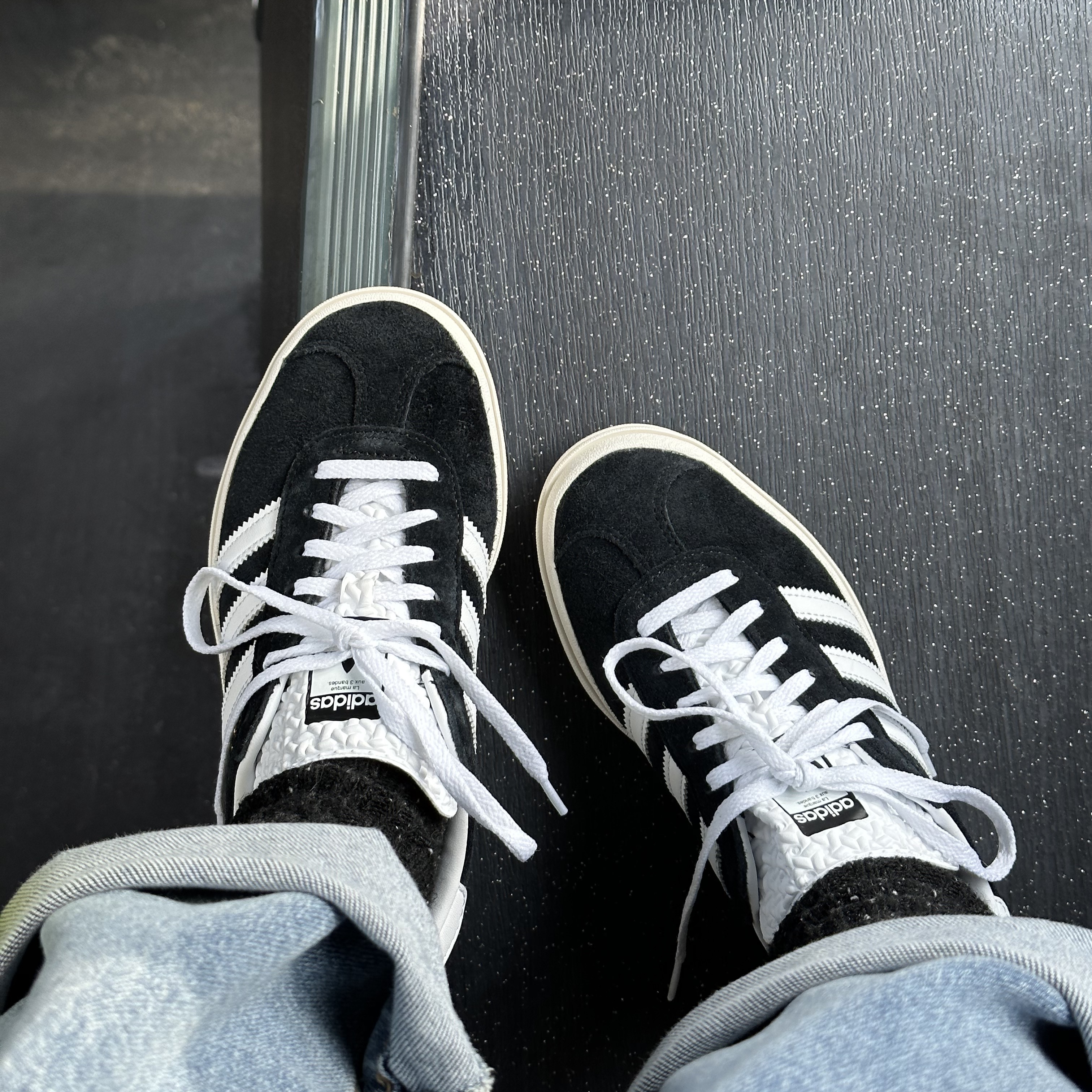 (W) Adidas Gazelle Bold Core Black Cloud White 착용 스타일