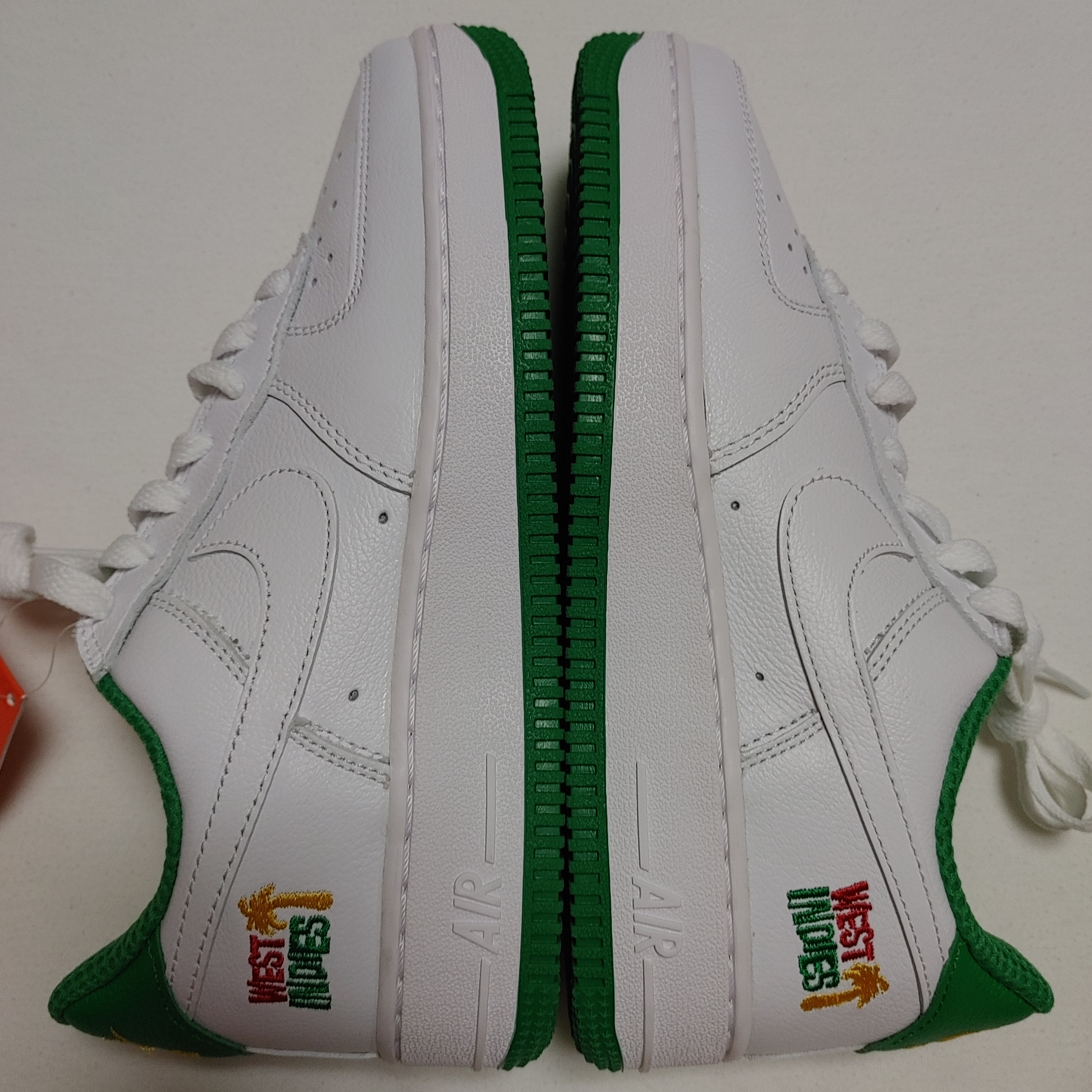 Nike Air Force 1 Low Retro QS West Indies Classic Green 착용 스타일