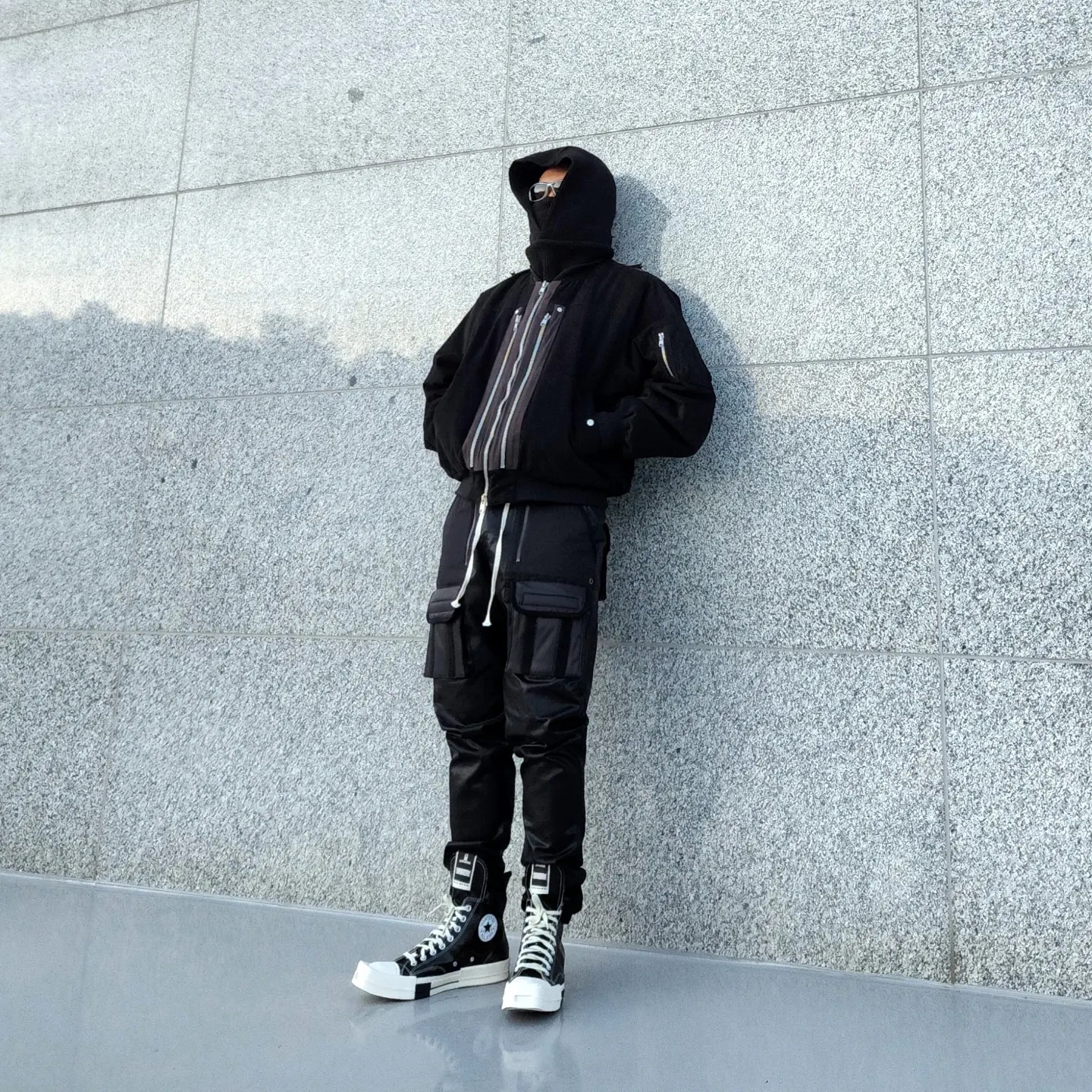 Undermycar Rumlow Back Zip Cotton Garment Bomber Dark Gull - 22FW, Converse x Drkshdw Turbodrk Chuck 70 Hi Black Lacquered Denim 착용 스타일 - 3