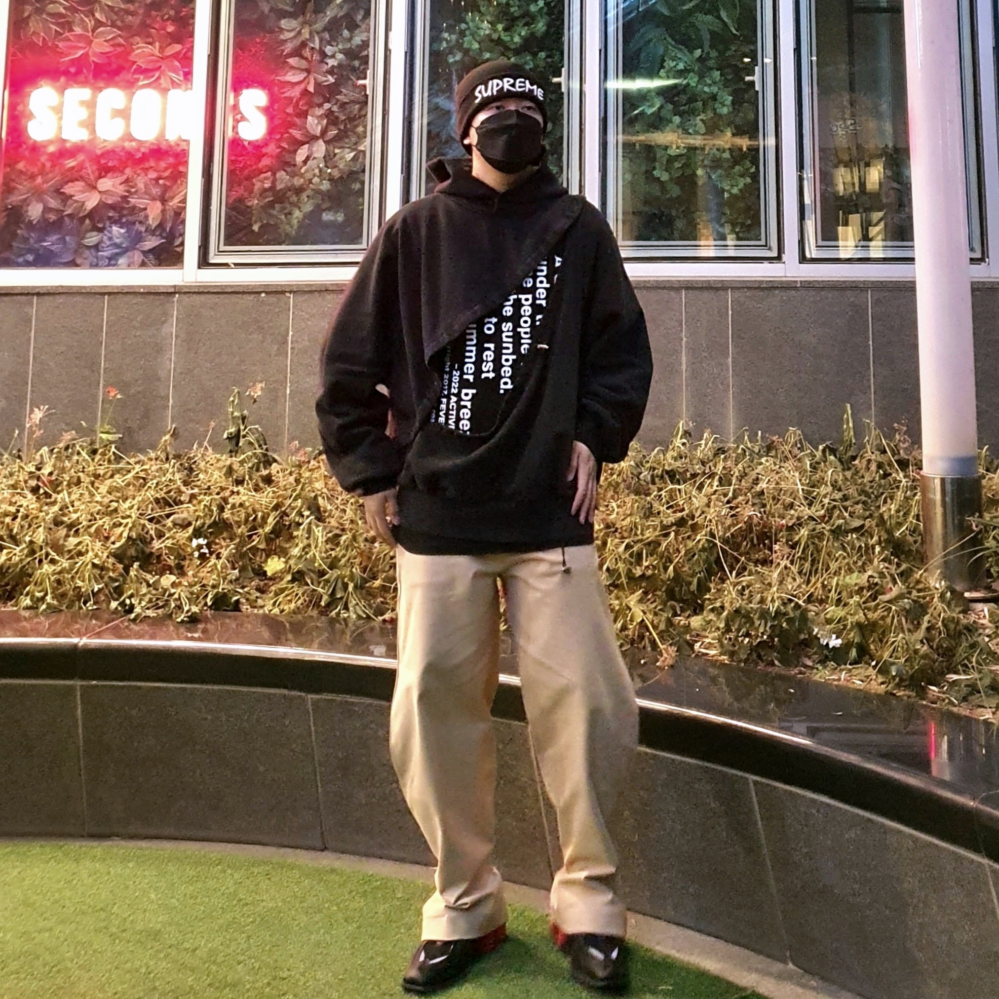 Nonnod x Shinsegae BAYC #8446 2-Piece Cropped Hoodie Washed Black, Nike x Martine Rose Shox MR4 Black 착용 스타일