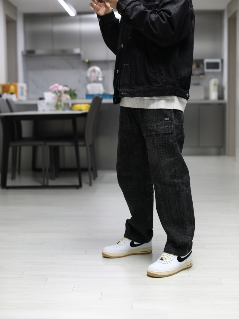 (W) Nike Air Force 1 '07 LX Black and Summit White 착용 스타일 - 1