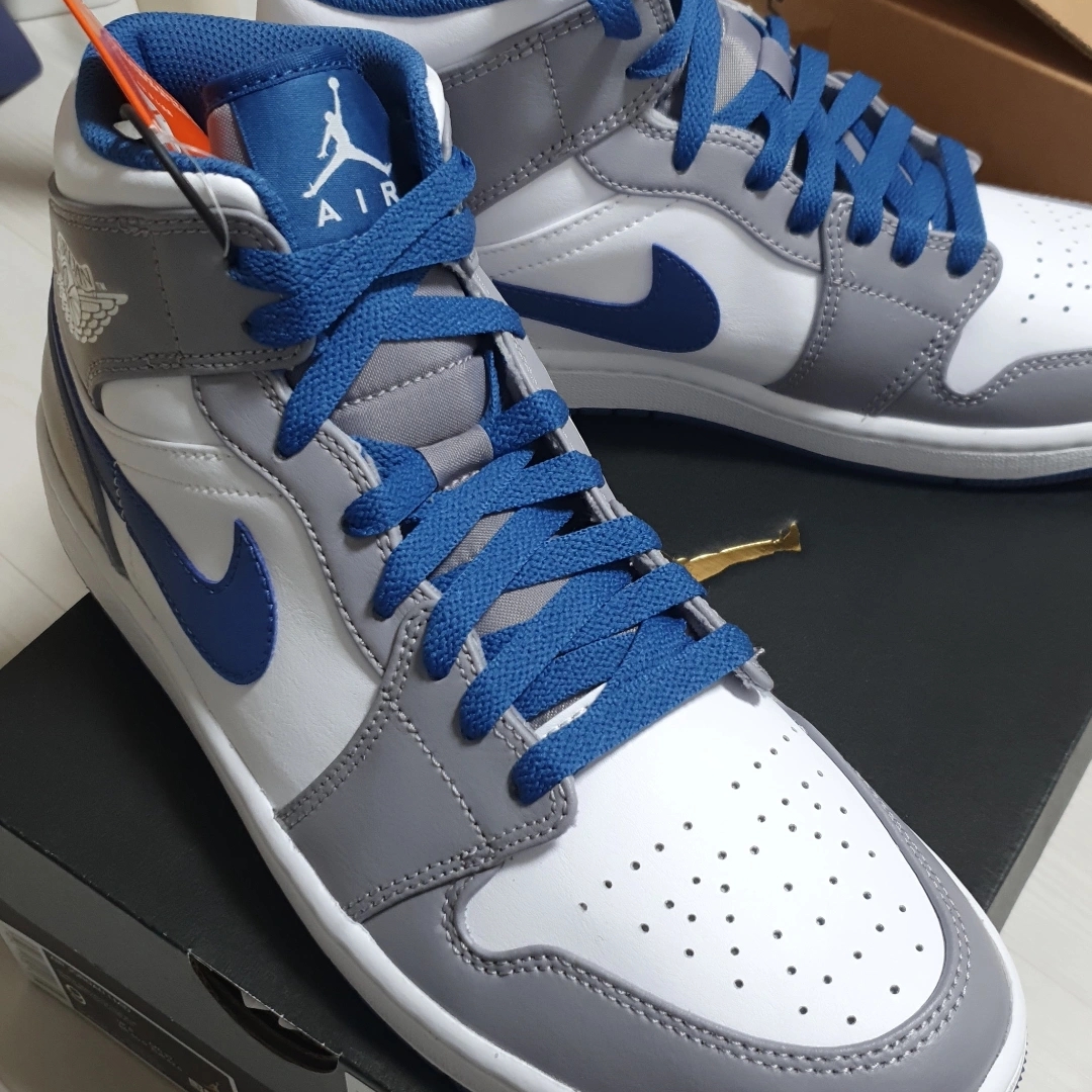 Jordan 1 Mid Cement Grey True Blue 착용 스타일