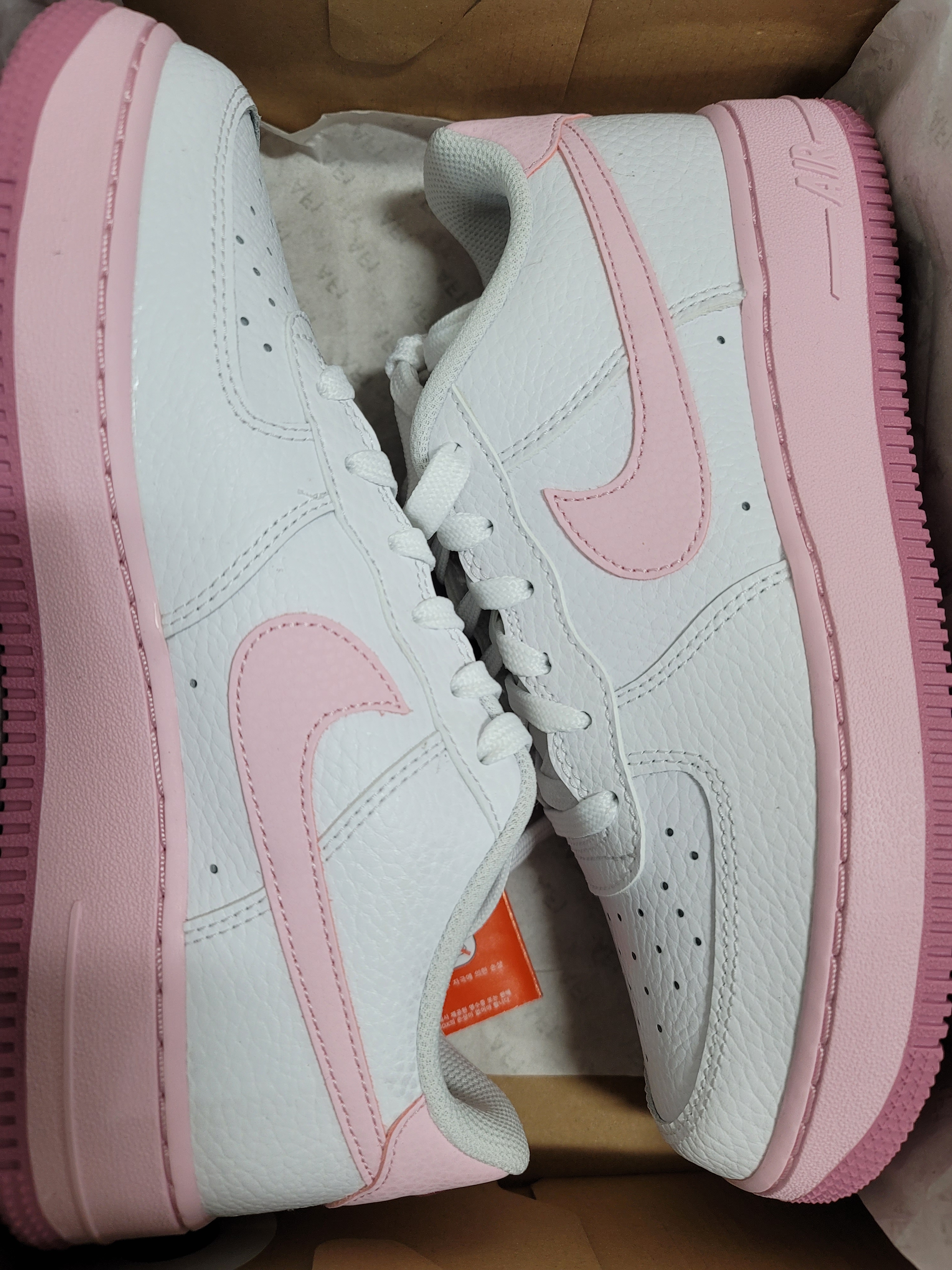 (GS) Nike Air Force 1 White Pink 착용 스타일