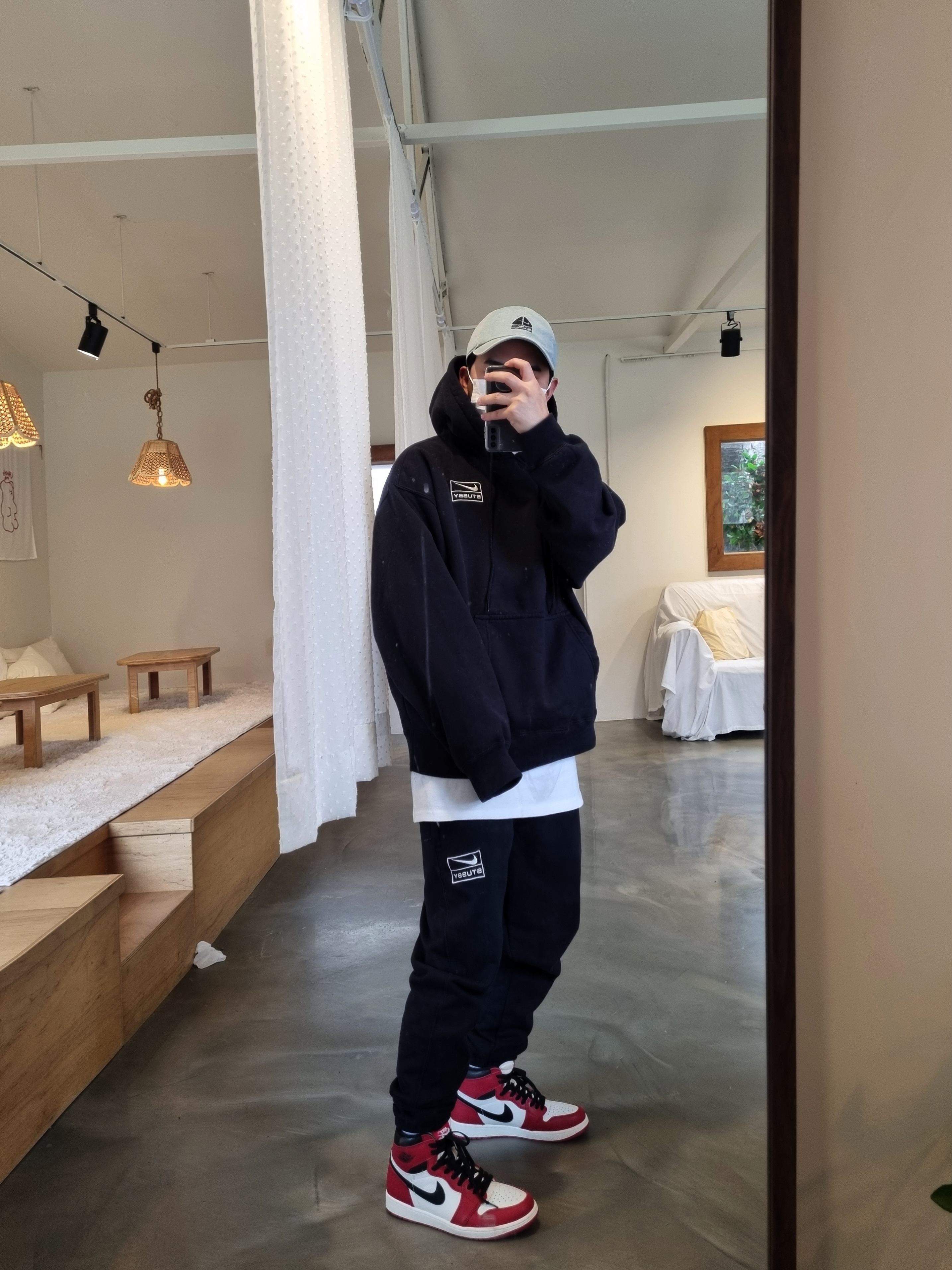 Nike x Stussy NRG RA Washed Fleece Pants Black (DN4031-010), Nike x Stussy NRG RA Washed Pullover Hoodie Black (DN4028-010) 착용 스타일