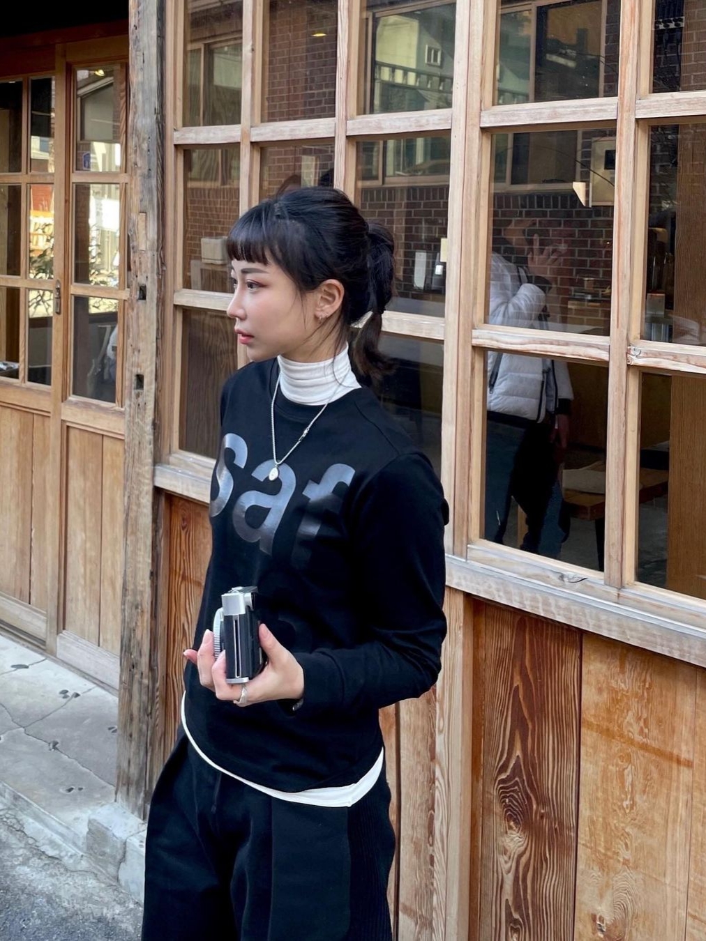 [예약 배송][KREAM 단독] Safarispot Women 1/2 Basic Safari LS T-Shirt Black 착용 스타일 - 1