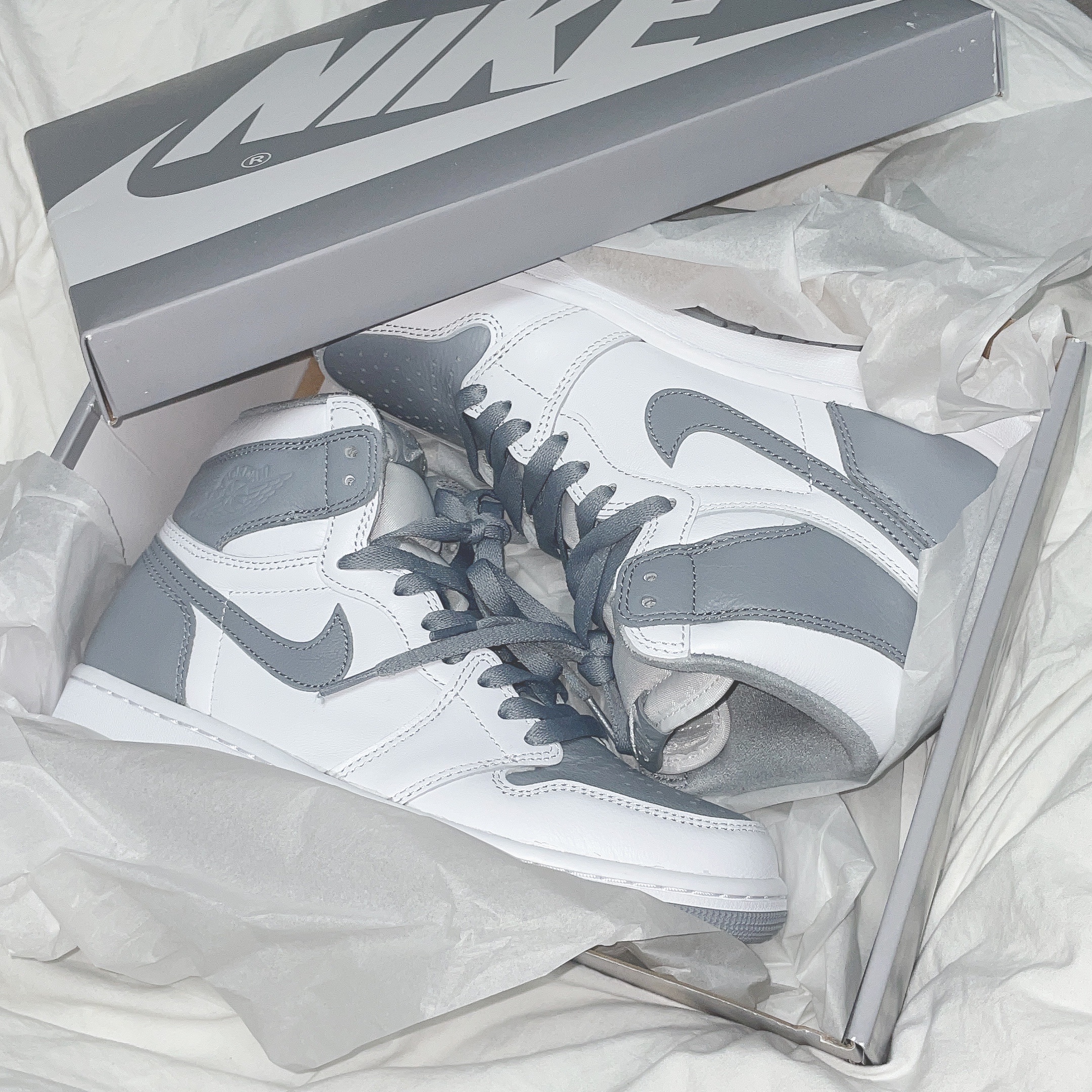 Jordan 1 Retro High OG Stealth 착용 스타일 - 2
