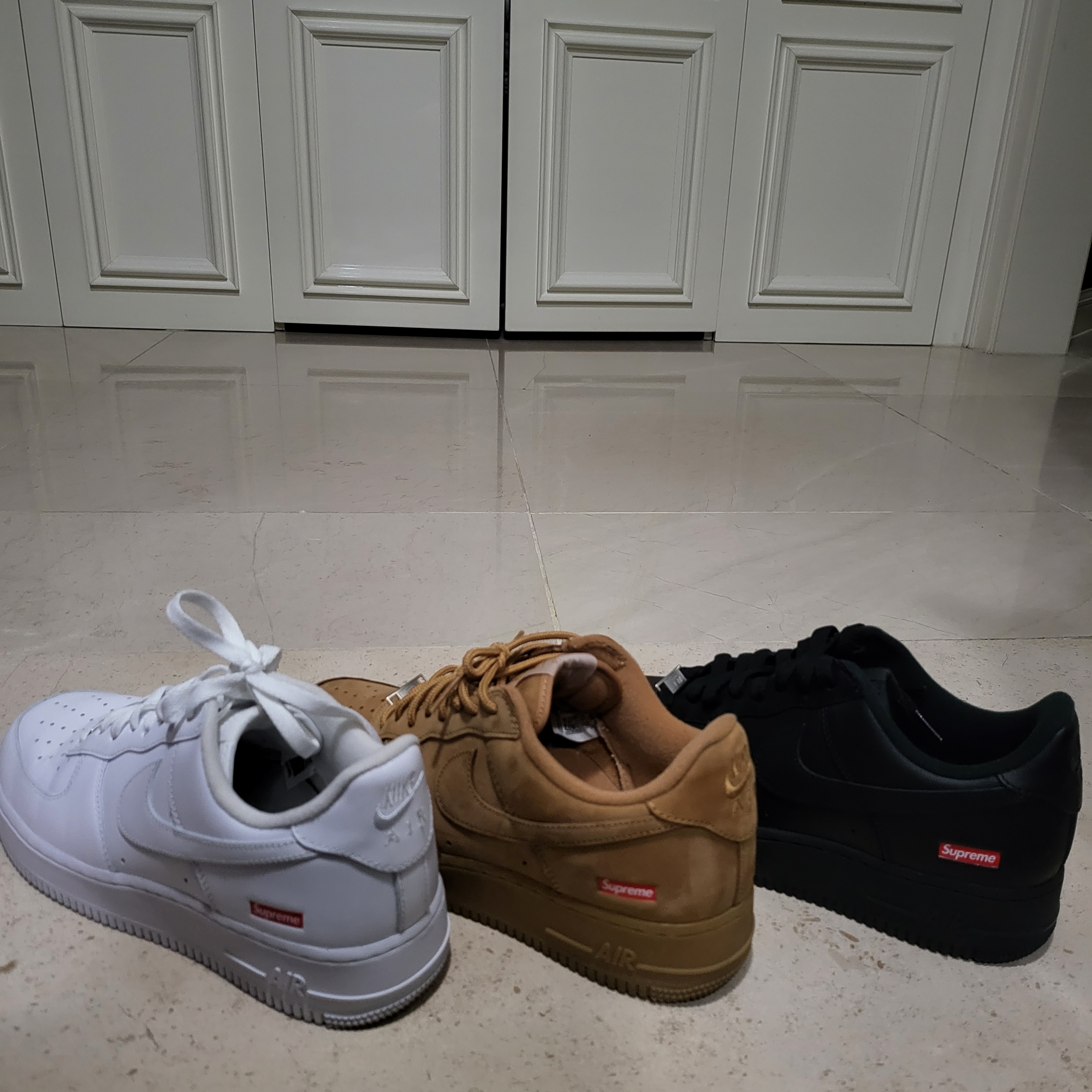 Nike x Supreme Air Force 1 Low Black, Nike x Supreme Air Force 1 Low White 착용 스타일 - 2