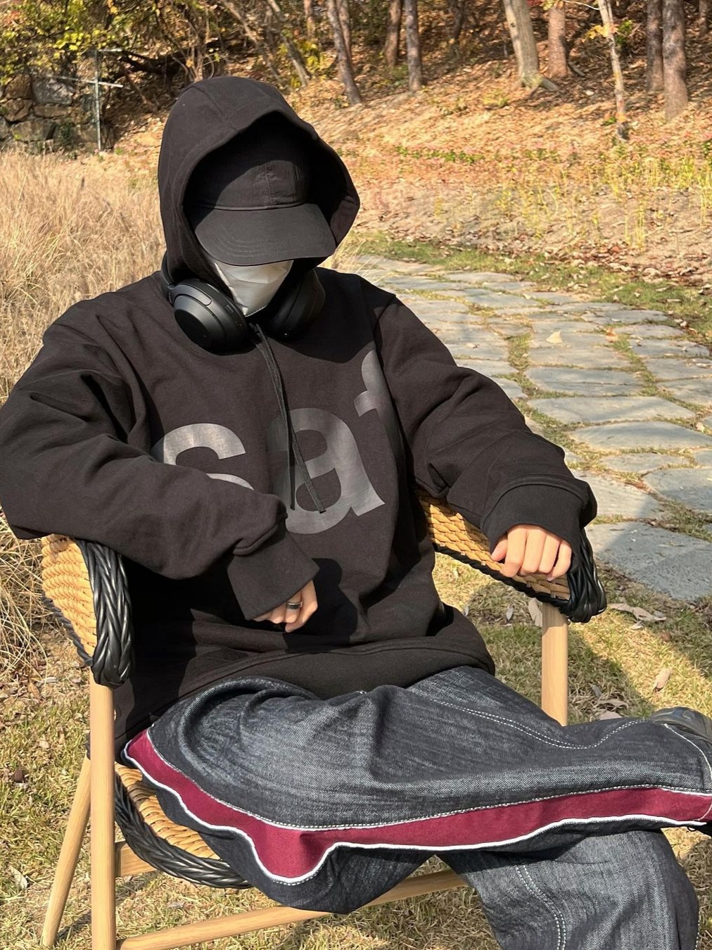 [KREAM 단독] Safarispot Basic Safari Hoodie Black 착용 스타일 - 1