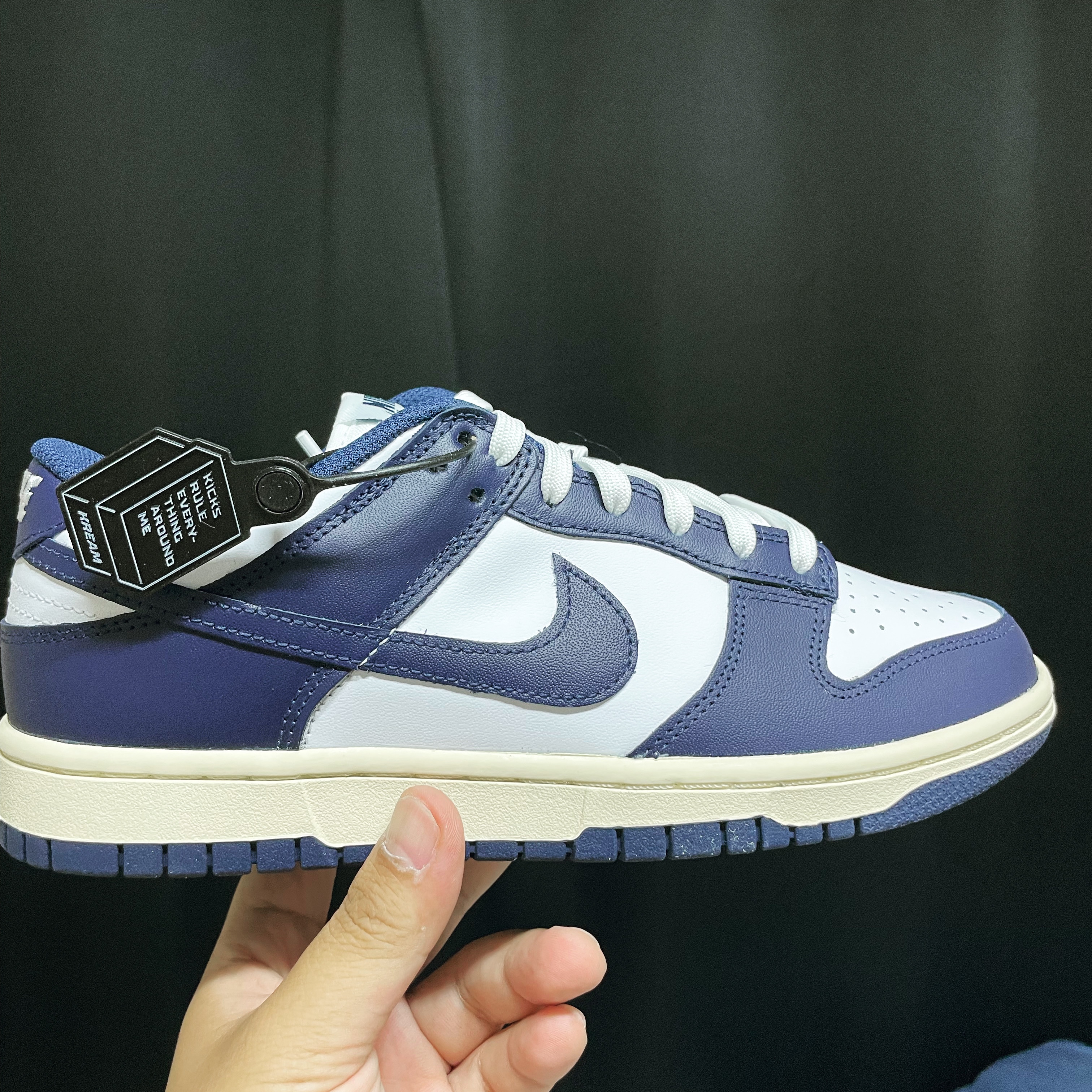 (W) Nike Dunk Low Vintage Midnight Navy 착용 스타일