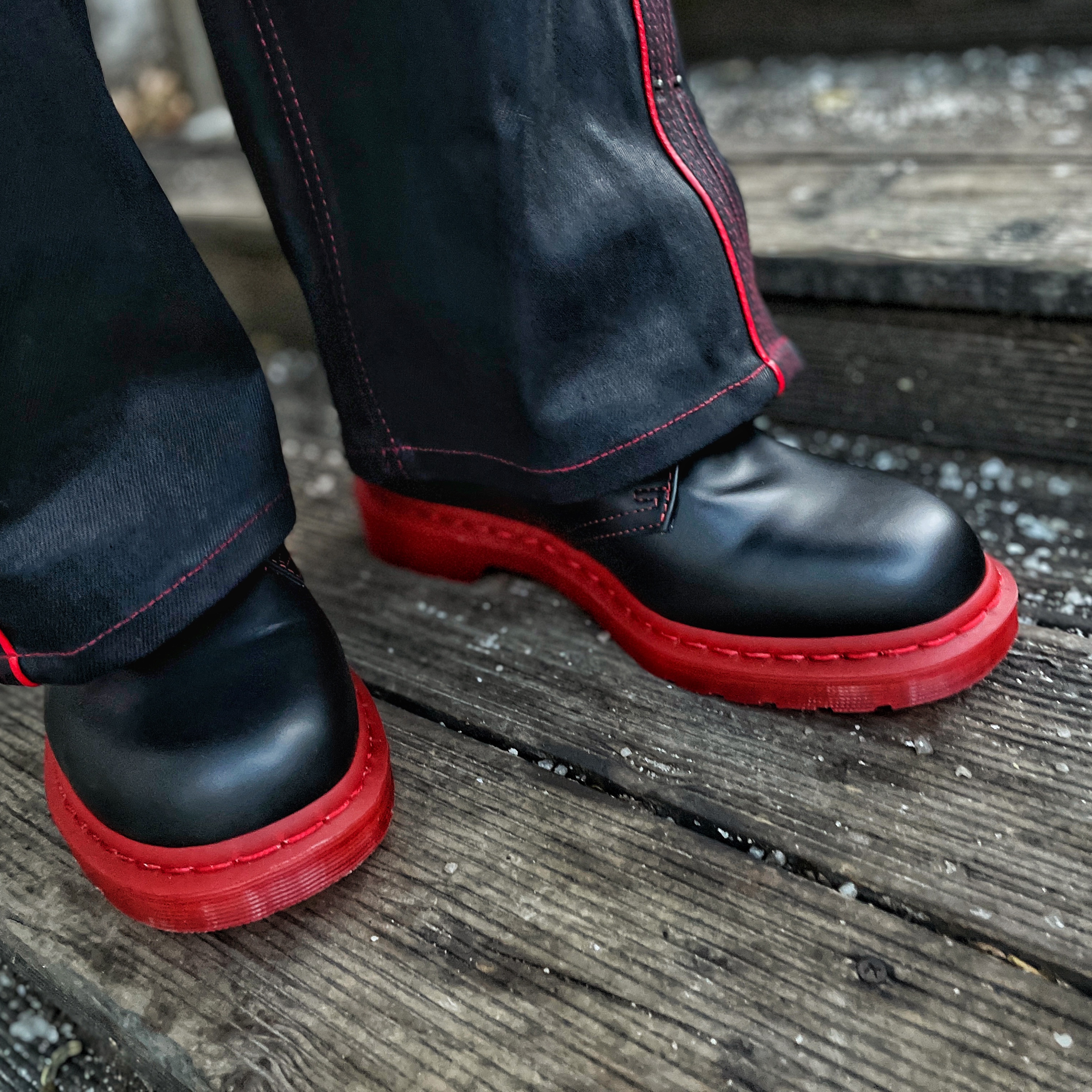 Dr. Martens x Clot 1461 Black Red 착용 스타일 - 2
