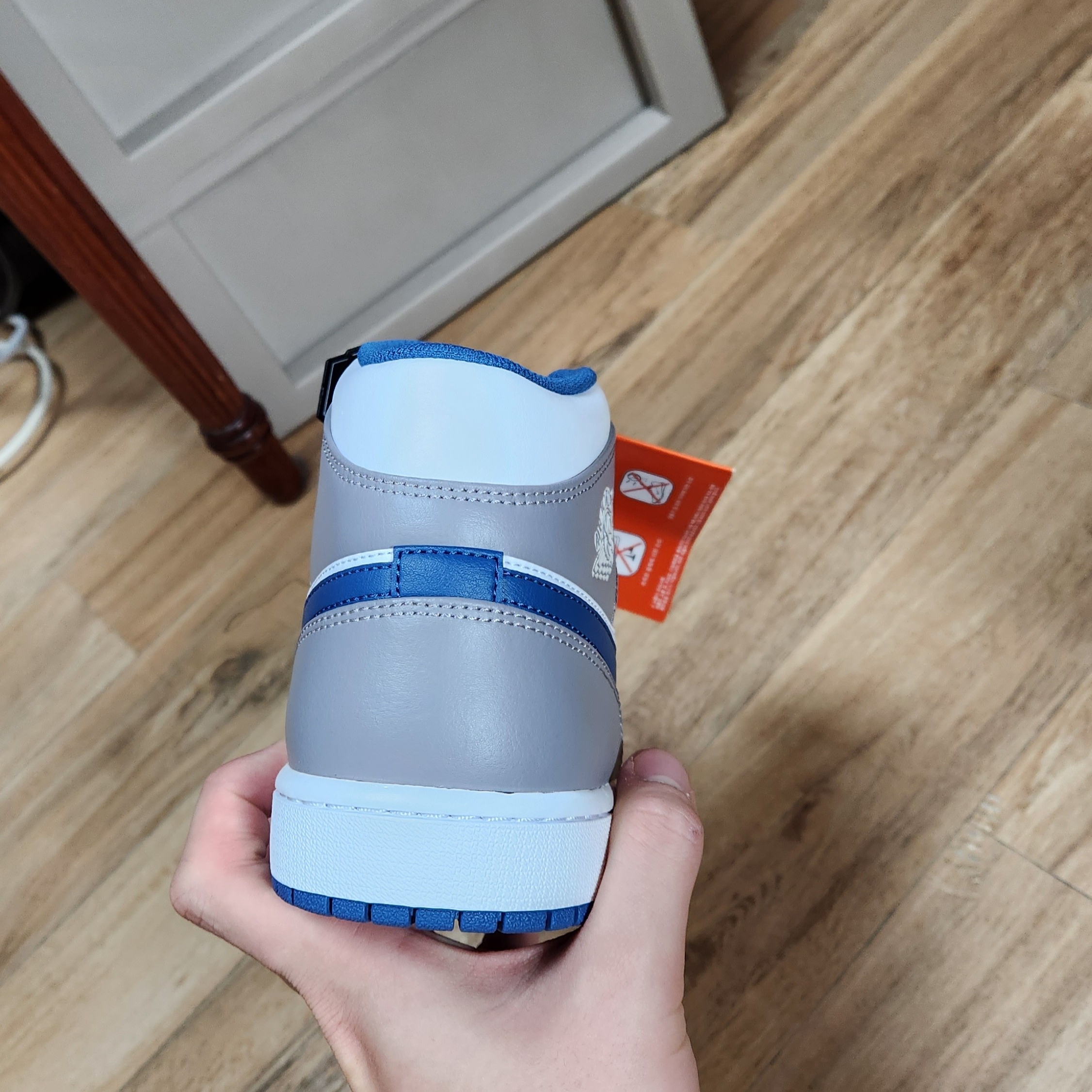 Jordan 1 Mid Cement Grey True Blue 착용 스타일 - 3